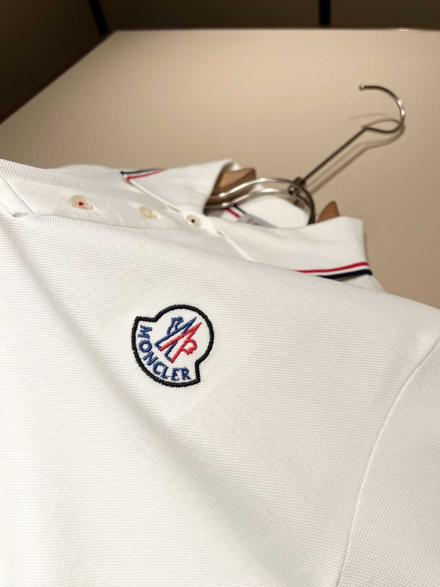 MON蒙**口2025秋冬新款男士原单男士短袖POLO衫，贸易公司货，官网同步发售！此类型的基础单品是每