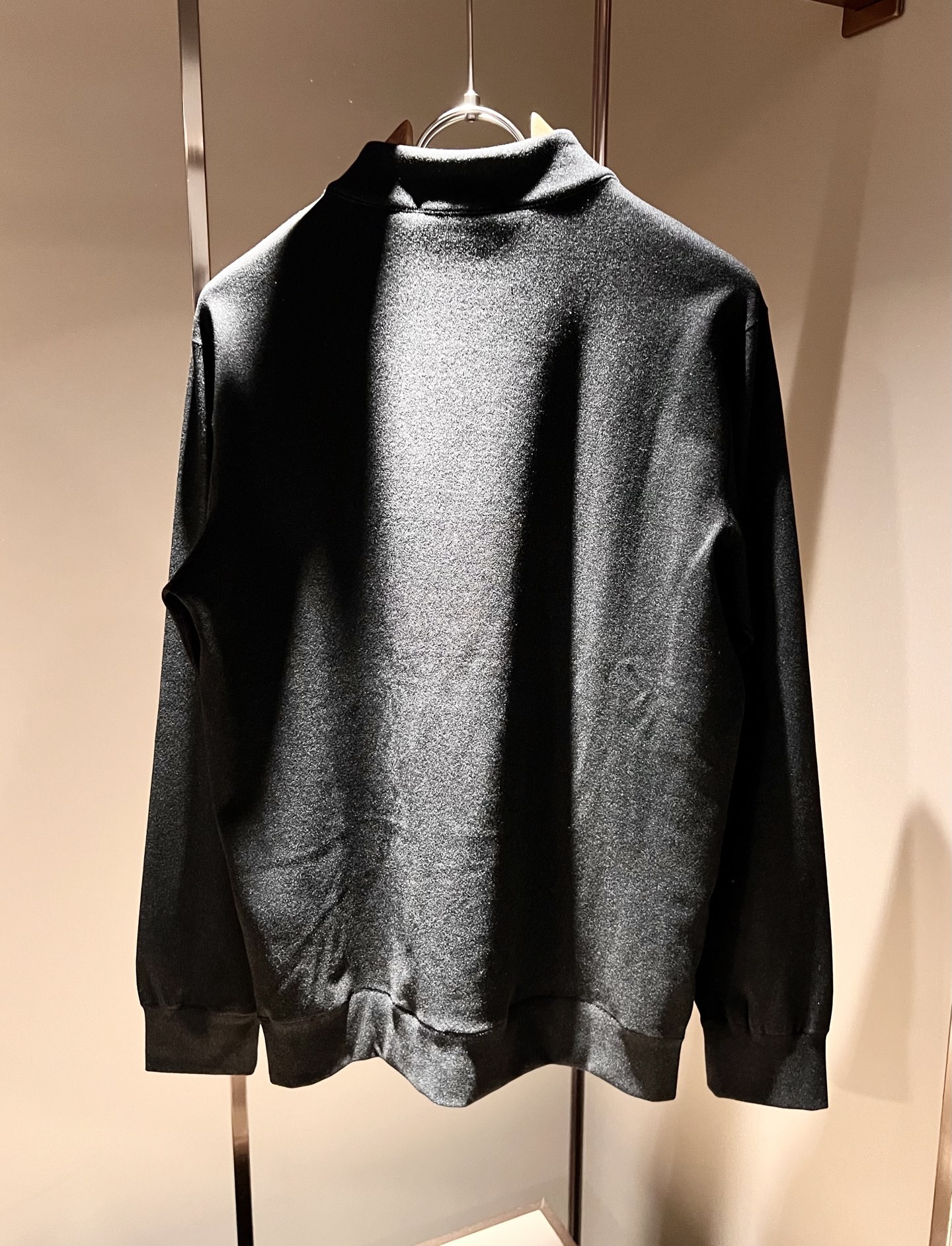 Loro Piana诺悠翩雅 2025秋冬男士最新的贸易订单打底衫，全品相！！后幅采用logo图案压胶设