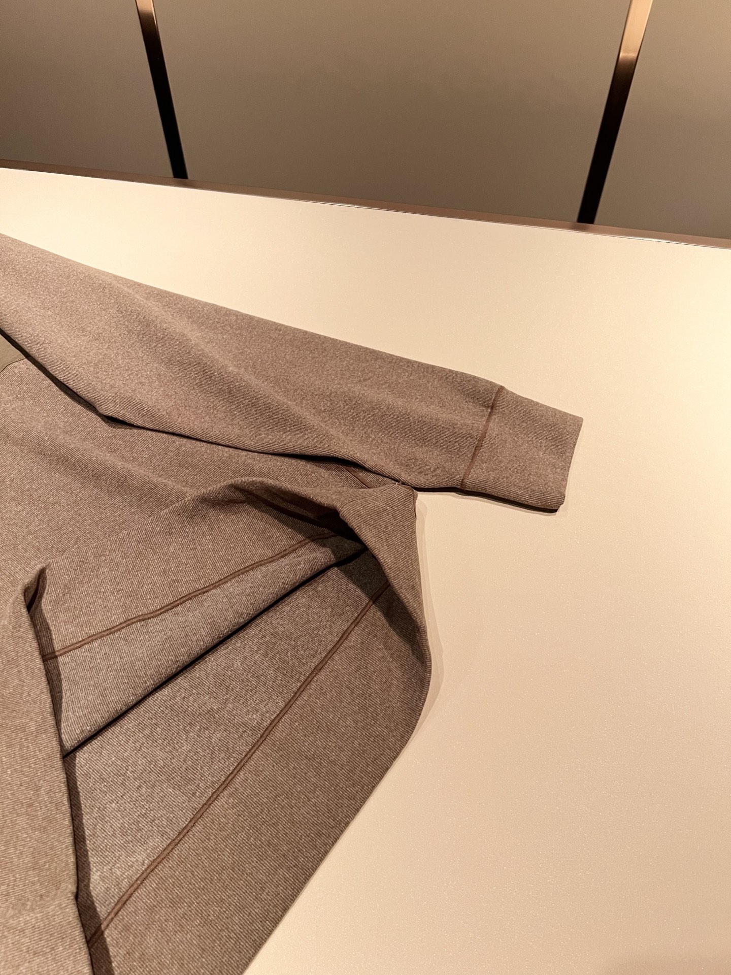 Loro Piana诺悠翩雅 2025秋冬男士最新的贸易订单打底衫，全品相！！后幅采用logo图案压胶设