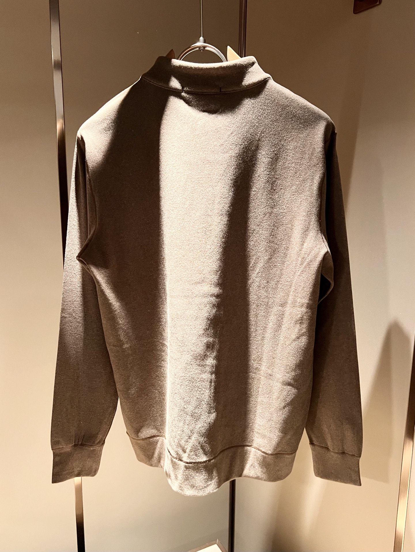 Loro Piana诺悠翩雅 2025秋冬男士最新的贸易订单打底衫，全品相！！后幅采用logo图案压胶设