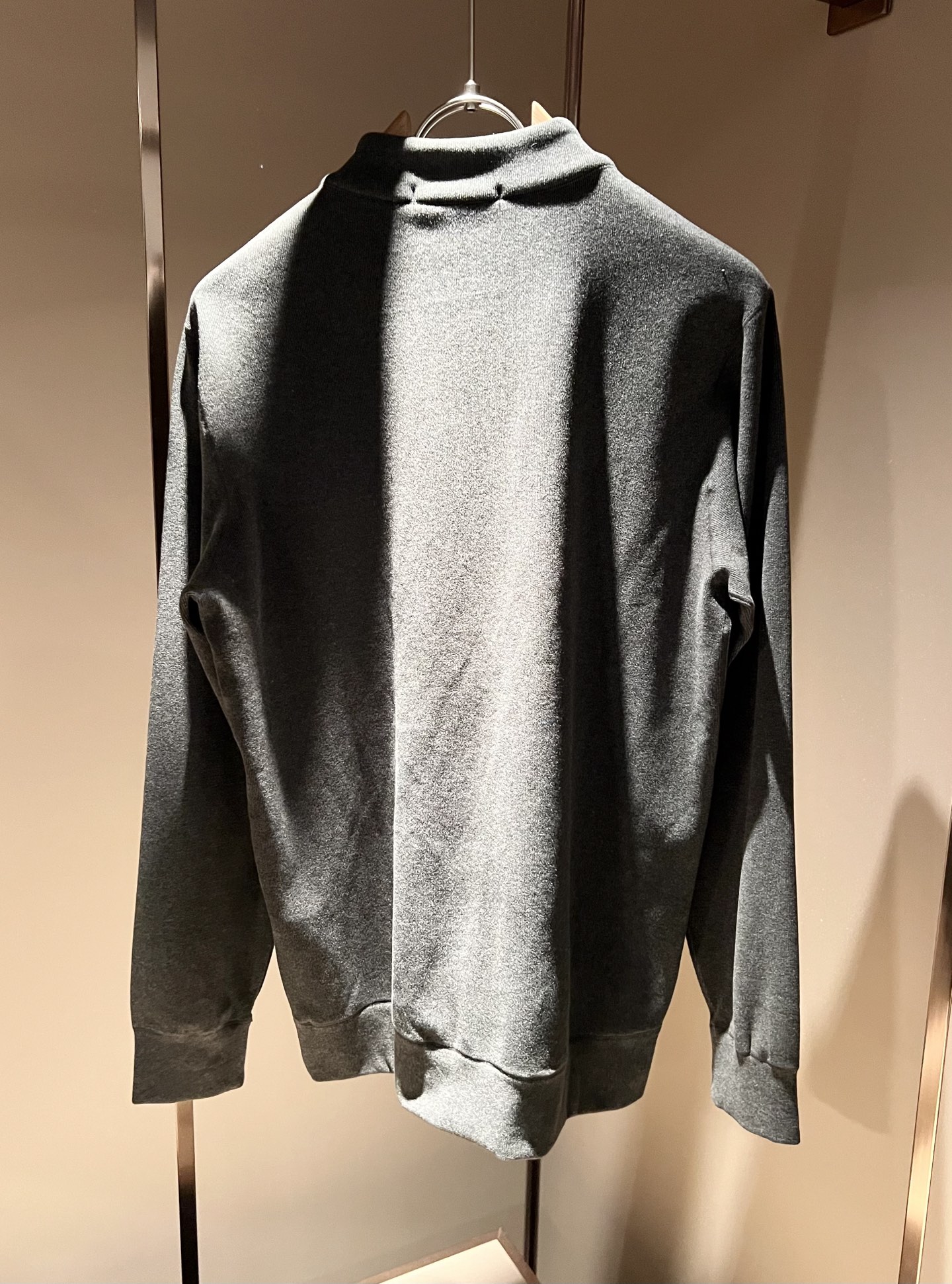 Loro Piana诺悠翩雅 2025秋冬男士最新的贸易订单打底衫，全品相！！后幅采用logo图案压胶设