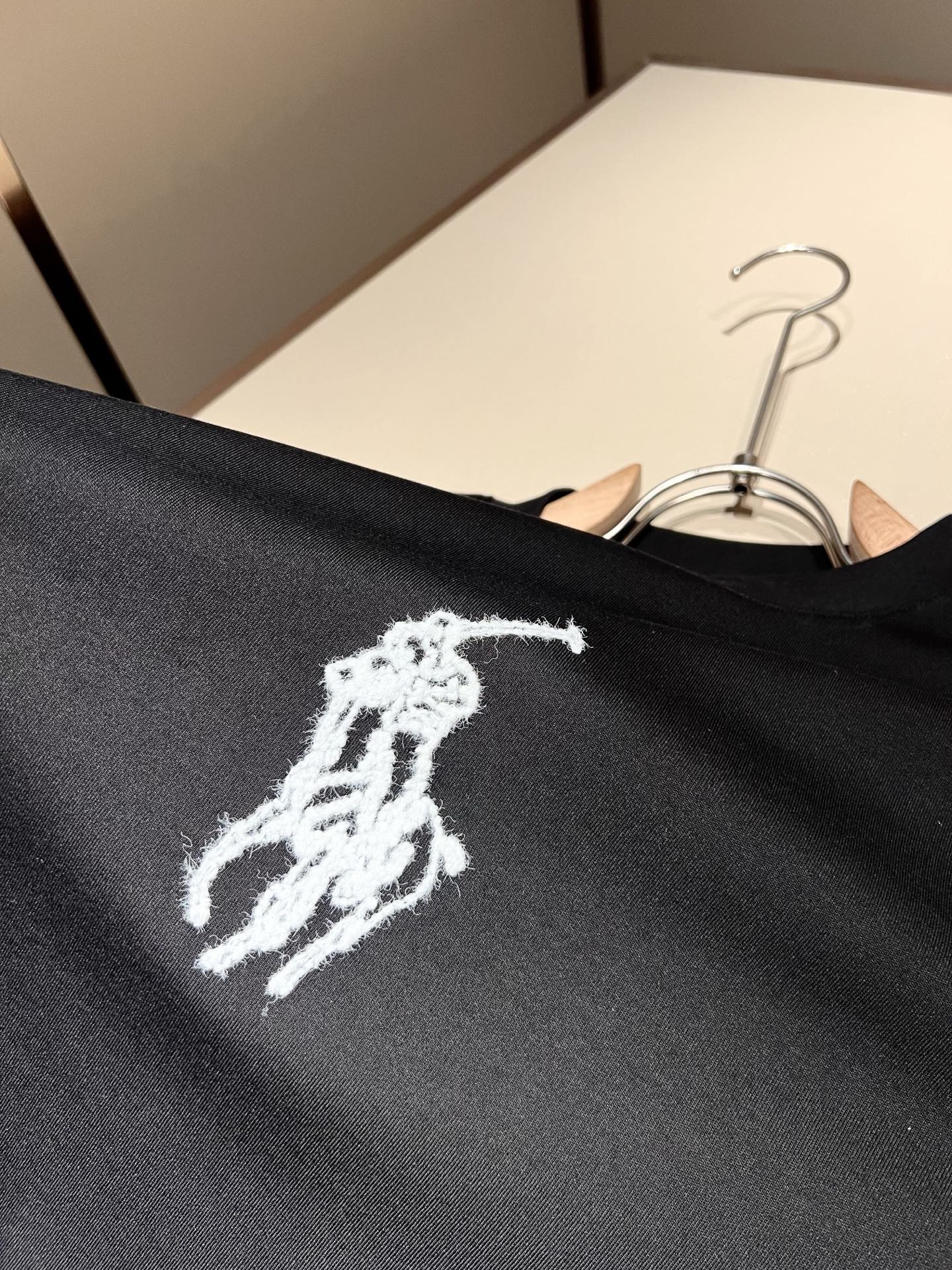 保罗POLOSPORT 2025秋冬新款男士长袖打底衫，简约纯色时尚款不乏有许多设计大咖们都对于纯色都有