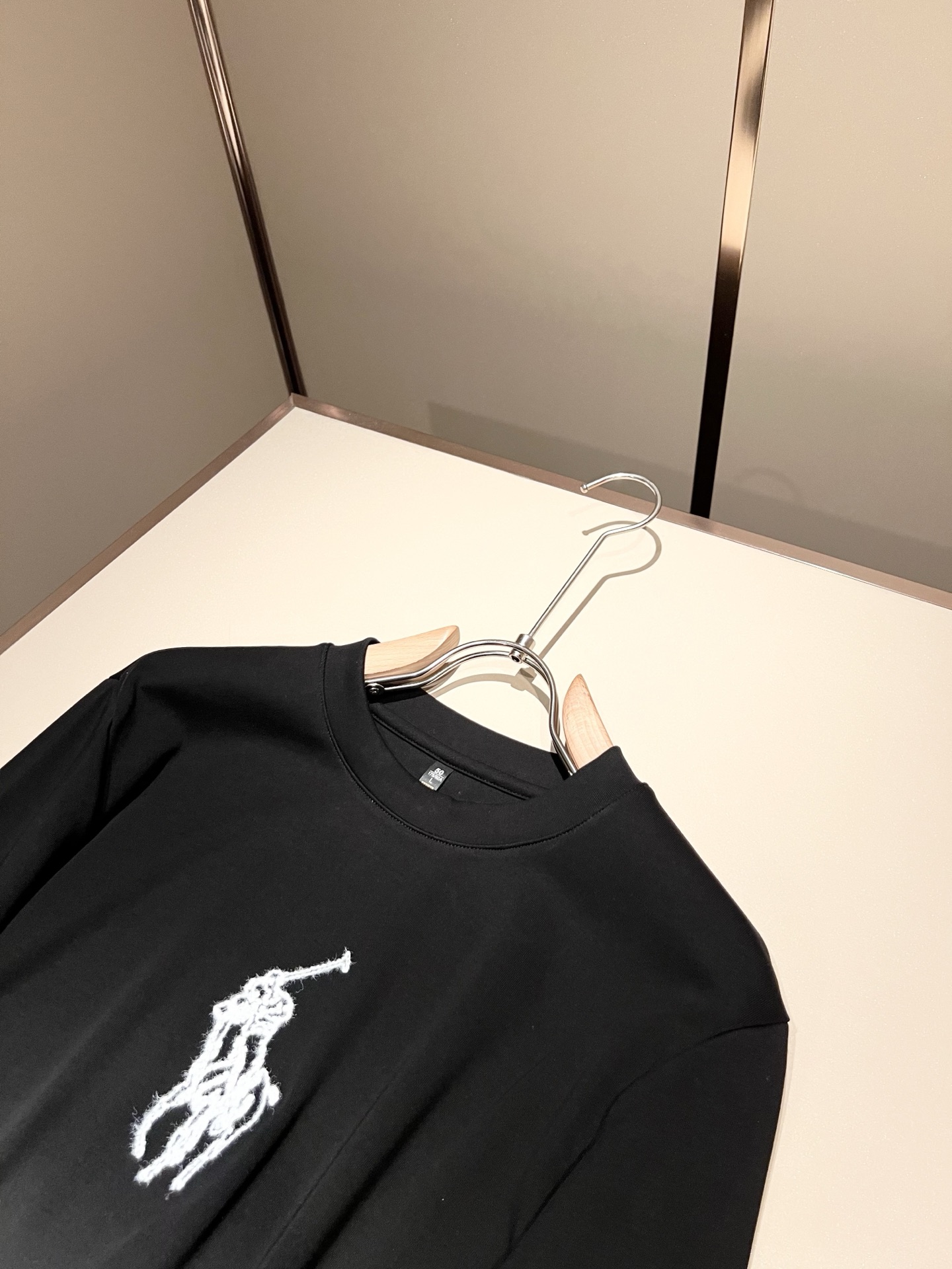 保罗POLOSPORT 2025秋冬新款男士长袖打底衫，简约纯色时尚款不乏有许多设计大咖们都对于纯色都有