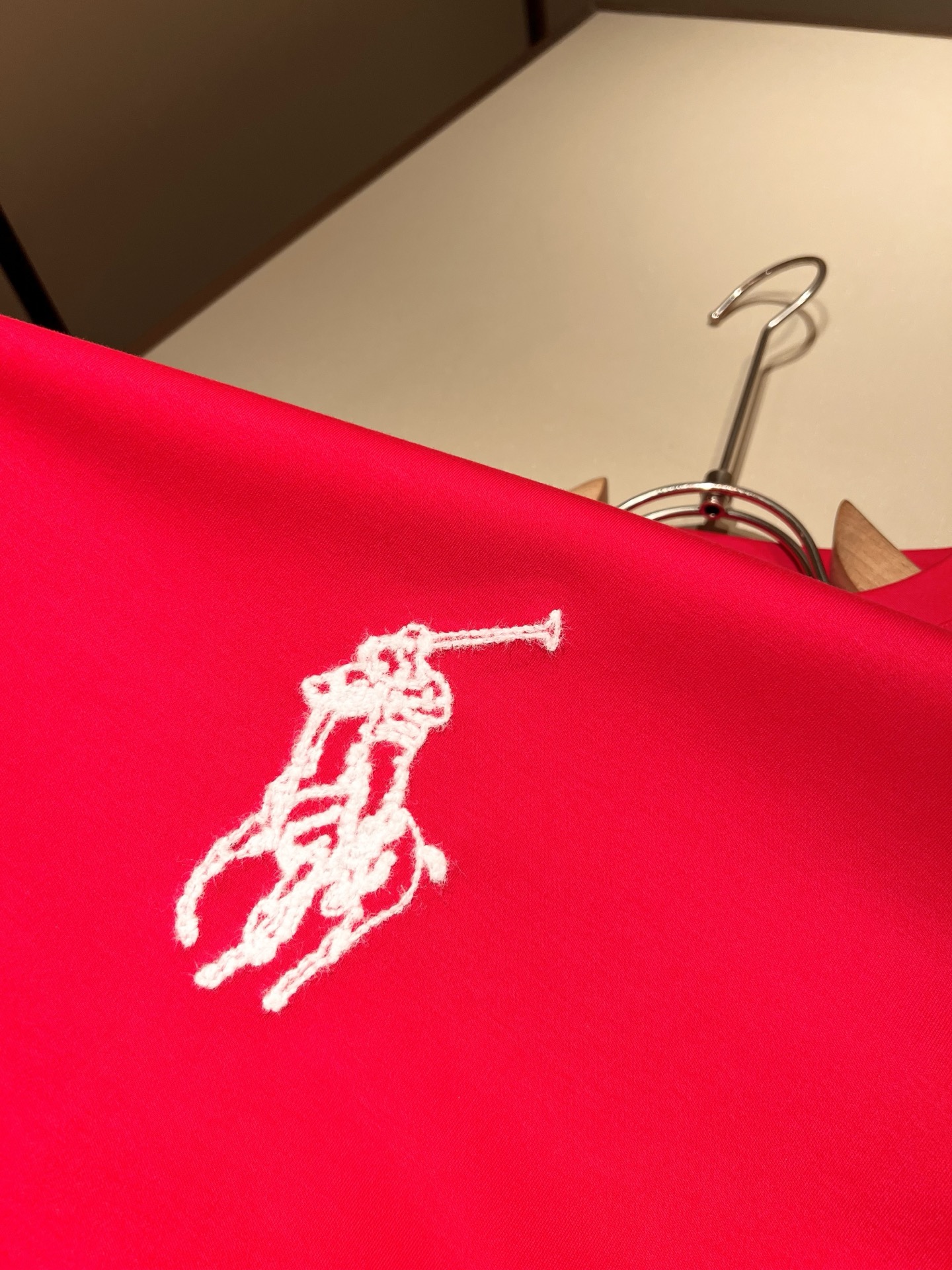 保罗POLOSPORT 2025秋冬新款男士长袖打底衫，简约纯色时尚款不乏有许多设计大咖们都对于纯色都有