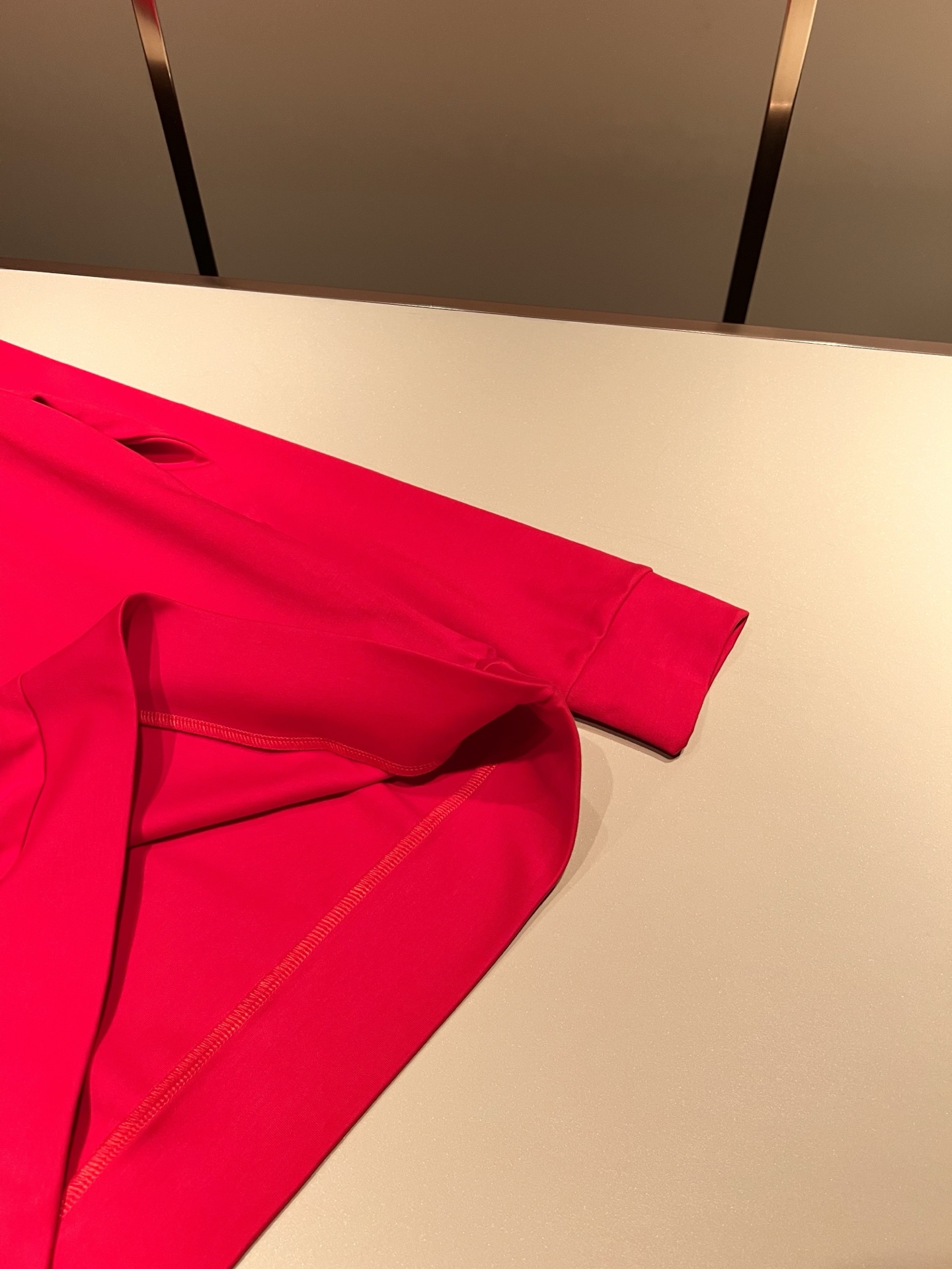 保罗POLOSPORT 2025秋冬新款男士长袖打底衫，简约纯色时尚款不乏有许多设计大咖们都对于纯色都有