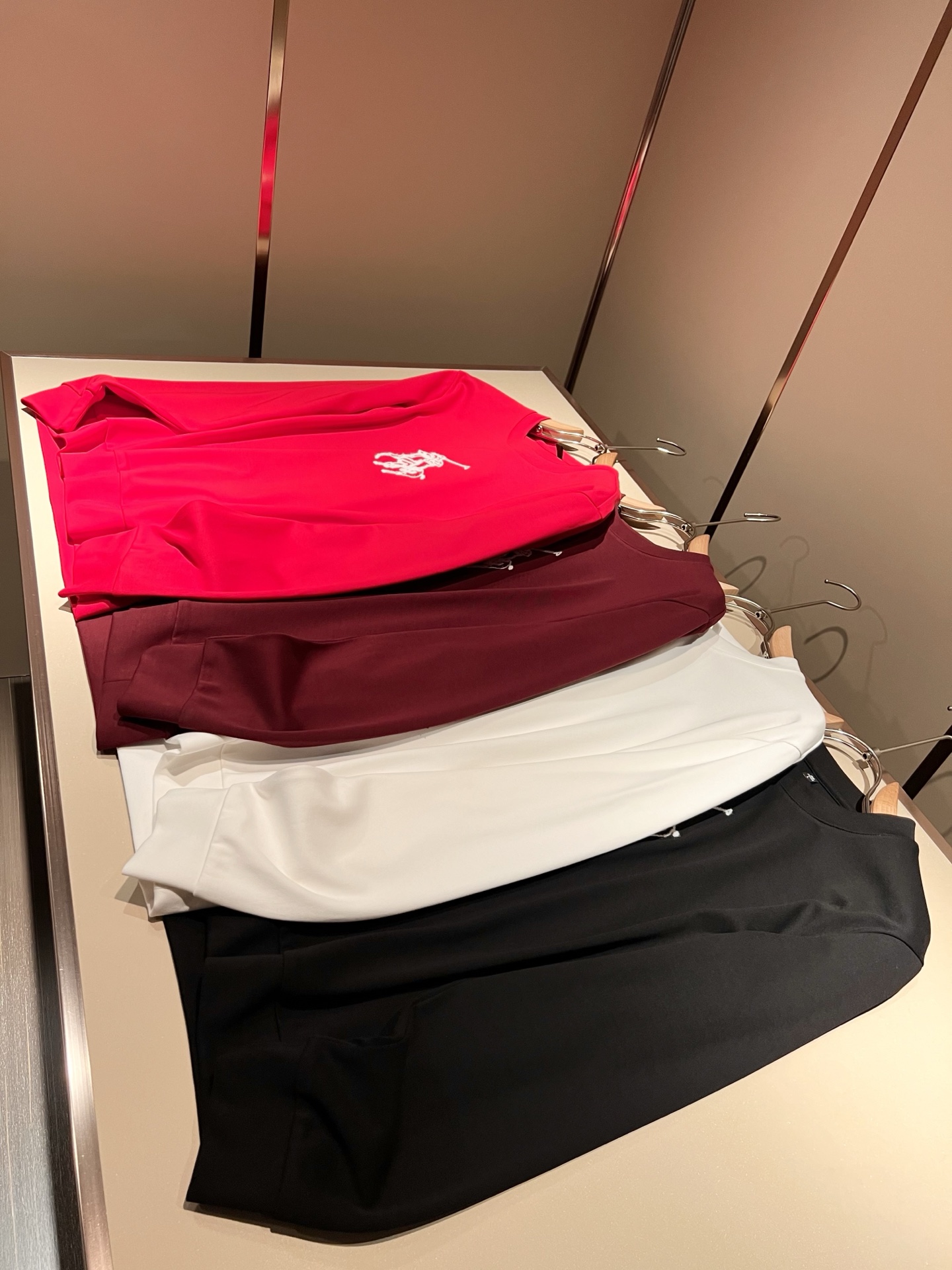 保罗POLOSPORT 2025秋冬新款男士长袖打底衫，简约纯色时尚款不乏有许多设计大咖们都对于纯色都有