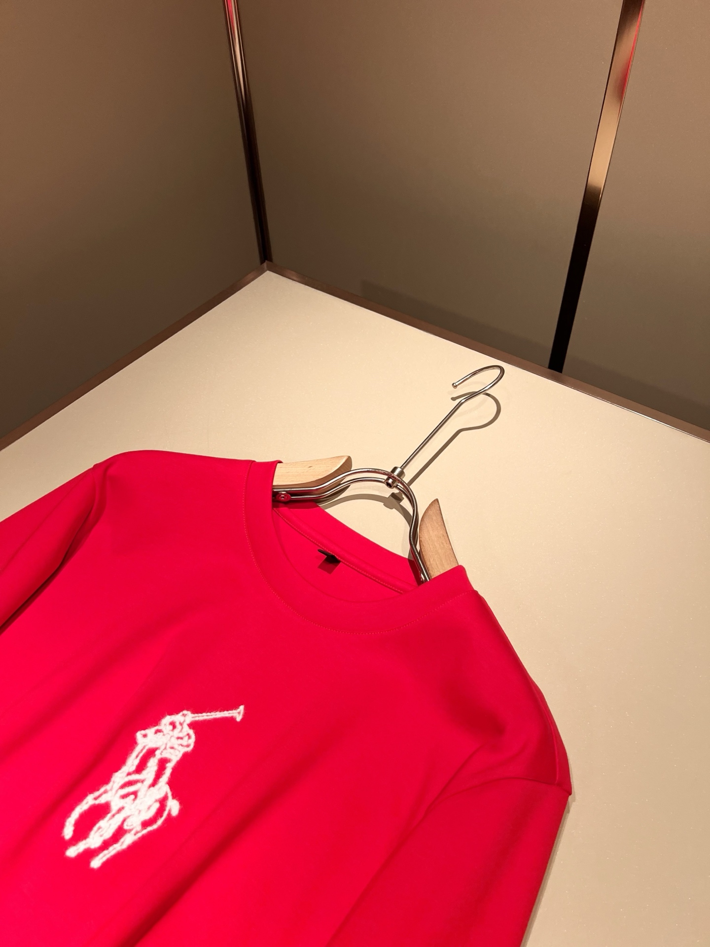 保罗POLOSPORT 2025秋冬新款男士长袖打底衫，简约纯色时尚款不乏有许多设计大咖们都对于纯色都有