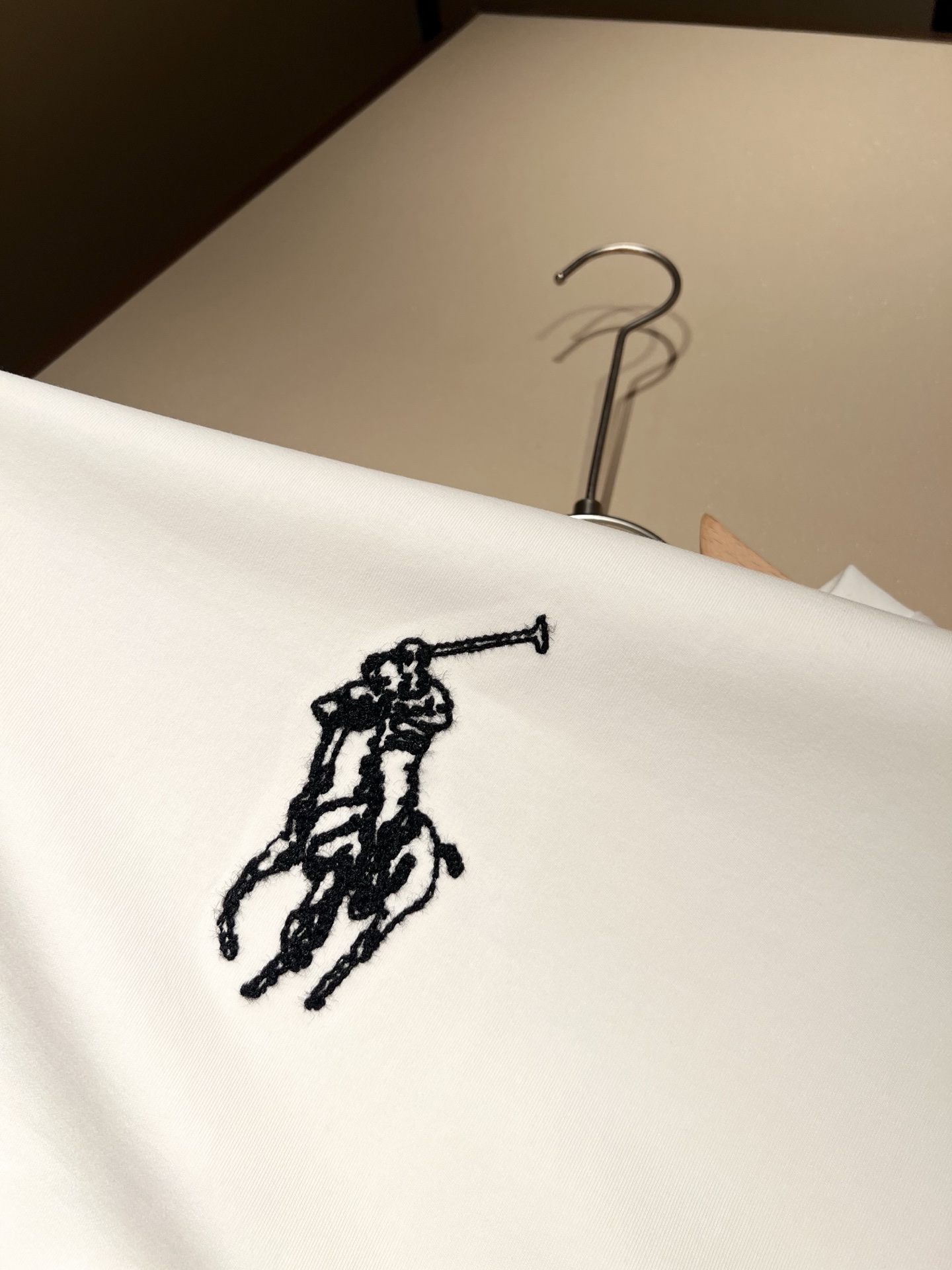 保罗POLOSPORT 2025秋冬新款男士长袖打底衫，简约纯色时尚款不乏有许多设计大咖们都对于纯色都有