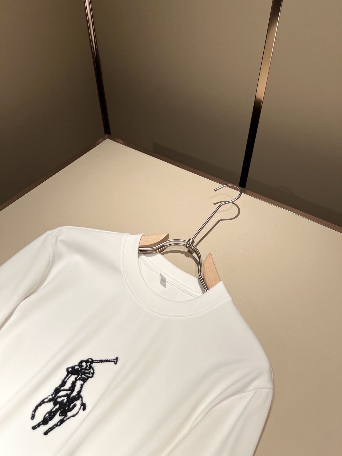 保罗POLOSPORT 2025秋冬新款男士长袖打底衫，简约纯色时尚款不乏有许多设计大咖们都对于纯色都有