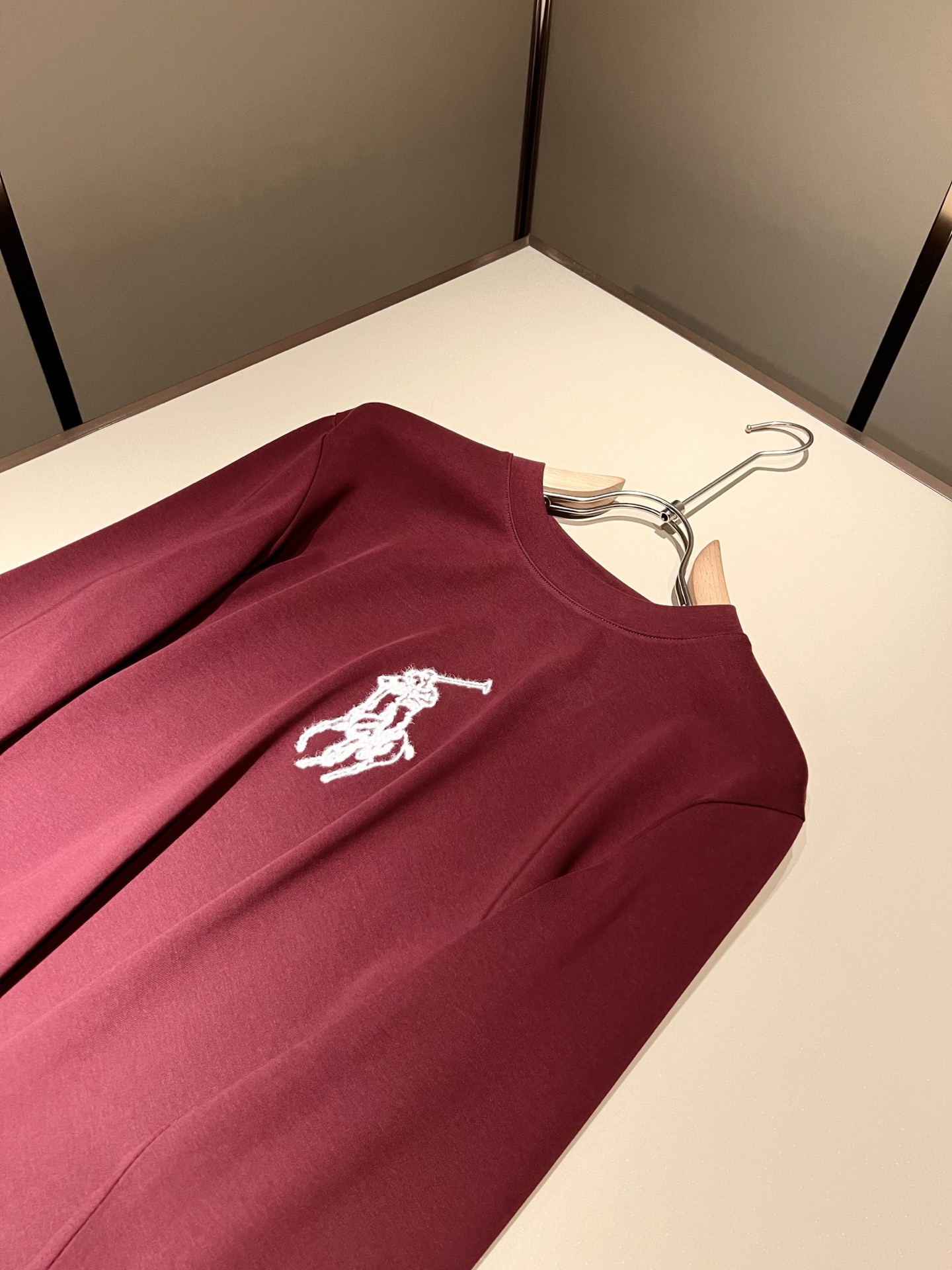 保罗POLOSPORT 2025秋冬新款男士长袖打底衫，简约纯色时尚款不乏有许多设计大咖们都对于纯色都有