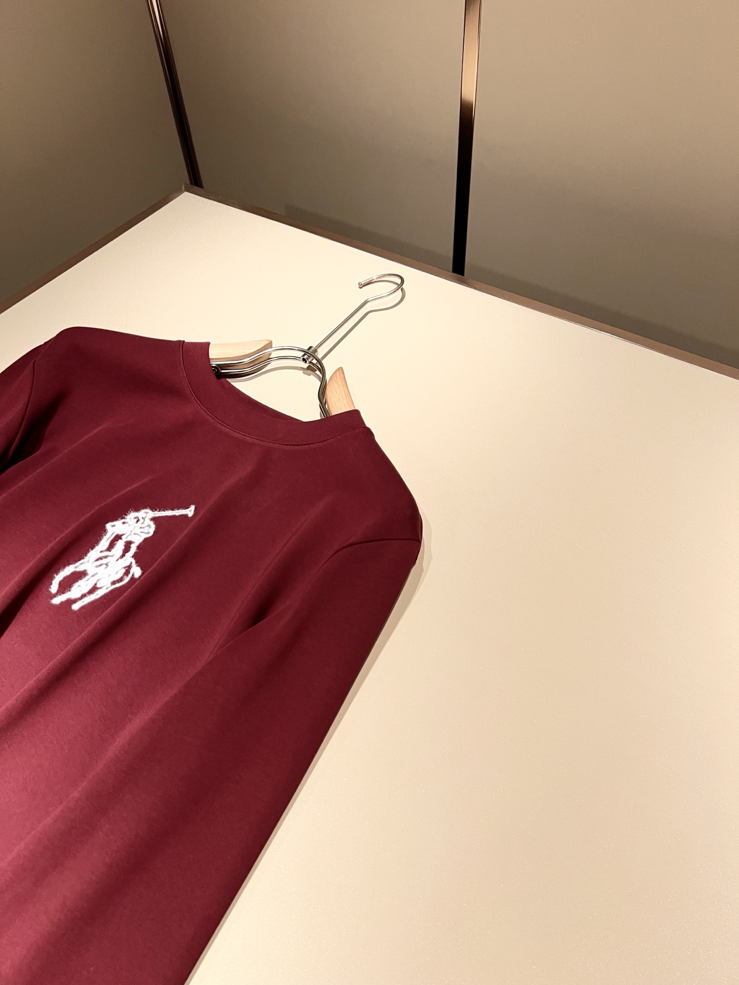 保罗POLOSPORT 2025秋冬新款男士长袖打底衫，简约纯色时尚款不乏有许多设计大咖们都对于纯色都有