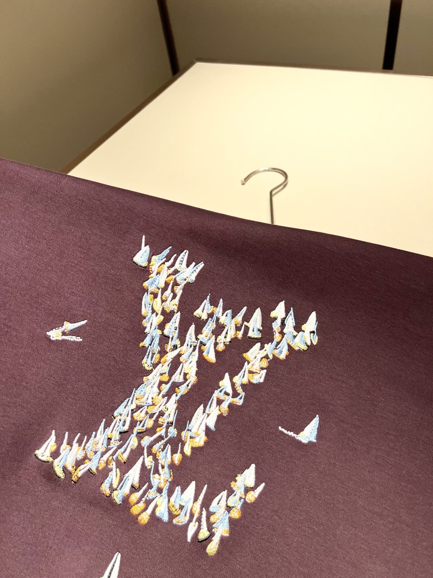 LouisVuitt*路易*登 2025秋冬新款男士长袖打底衫，非常时髦胸前logo刺绣修饰！区别于以往