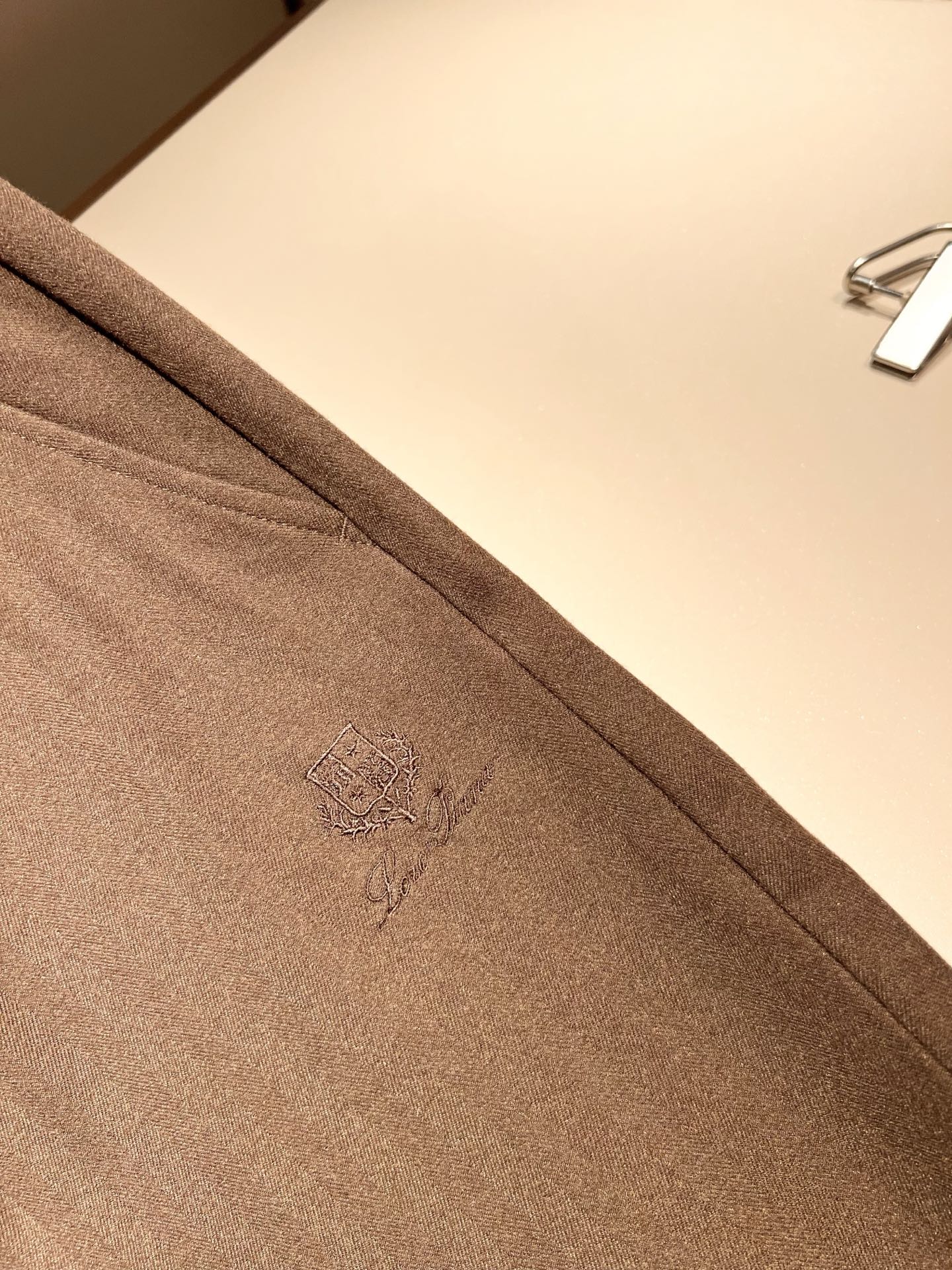 Loro Piana诺悠翩雅 2025秋冬新品男士休闲裤，最新的贸易订单全品相！！网红款！上身舒适透气，