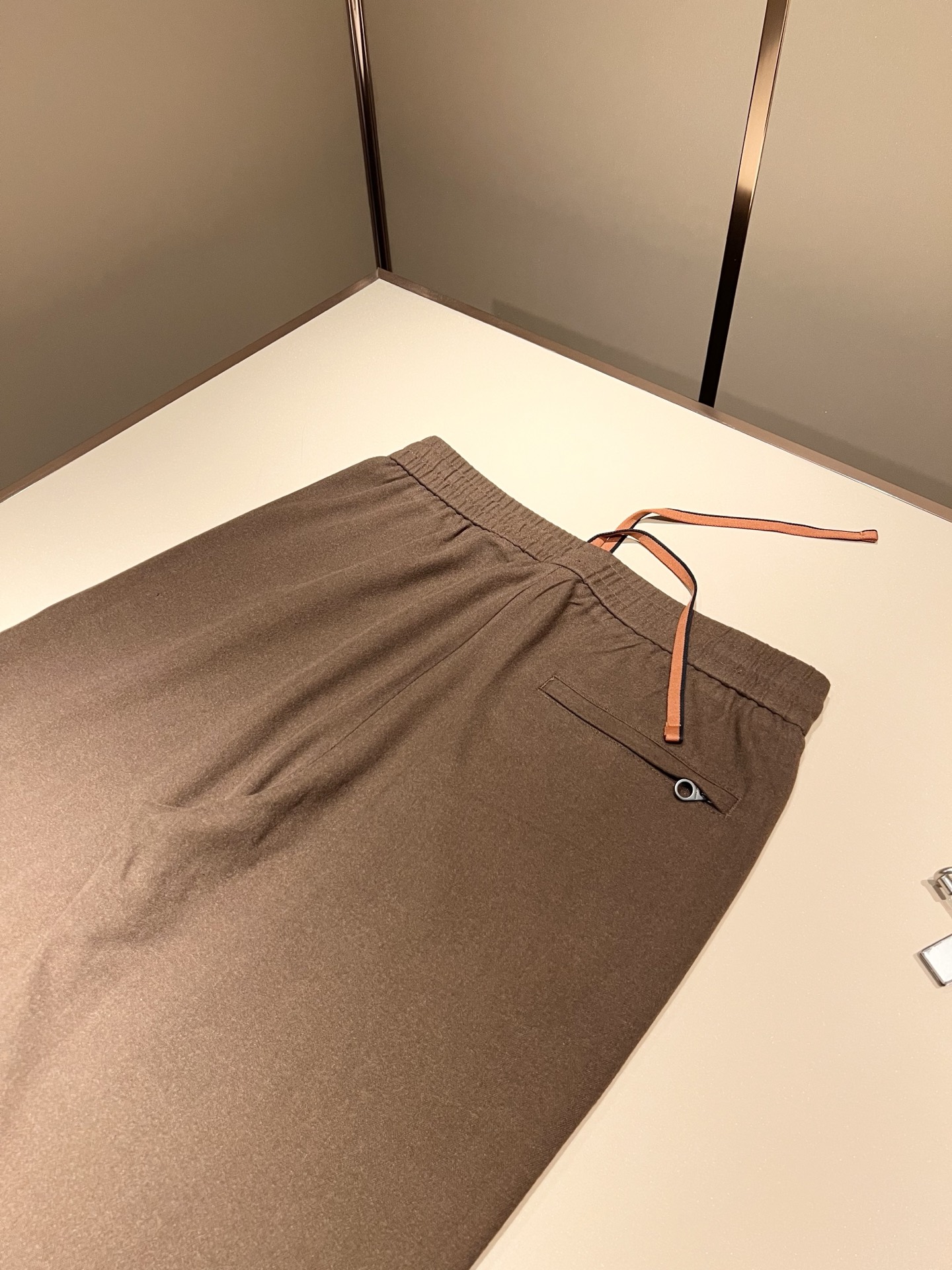 Loro Piana诺悠翩雅 2025秋冬新品男士休闲裤，最新的贸易订单全品相！！网红款！上身舒适透气，