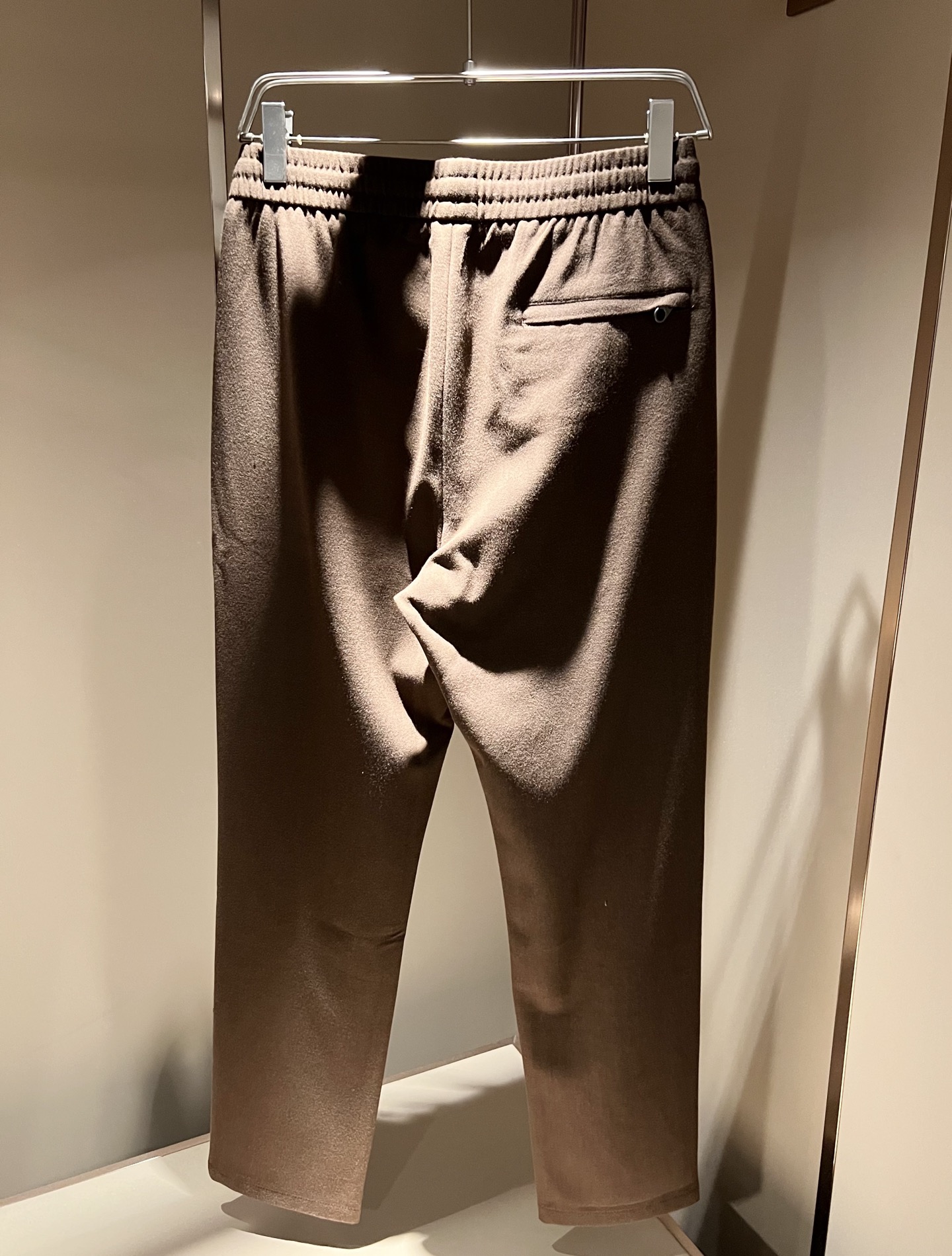 Loro Piana诺悠翩雅 2025秋冬新品男士休闲裤，最新的贸易订单全品相！！网红款！上身舒适透气，