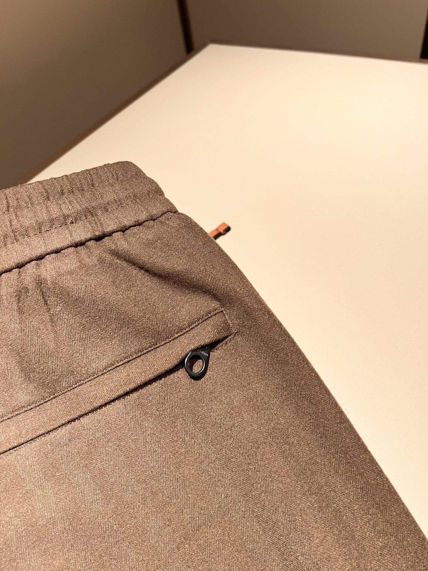 Loro Piana诺悠翩雅 2025秋冬新品男士休闲裤，最新的贸易订单全品相！！网红款！上身舒适透气，