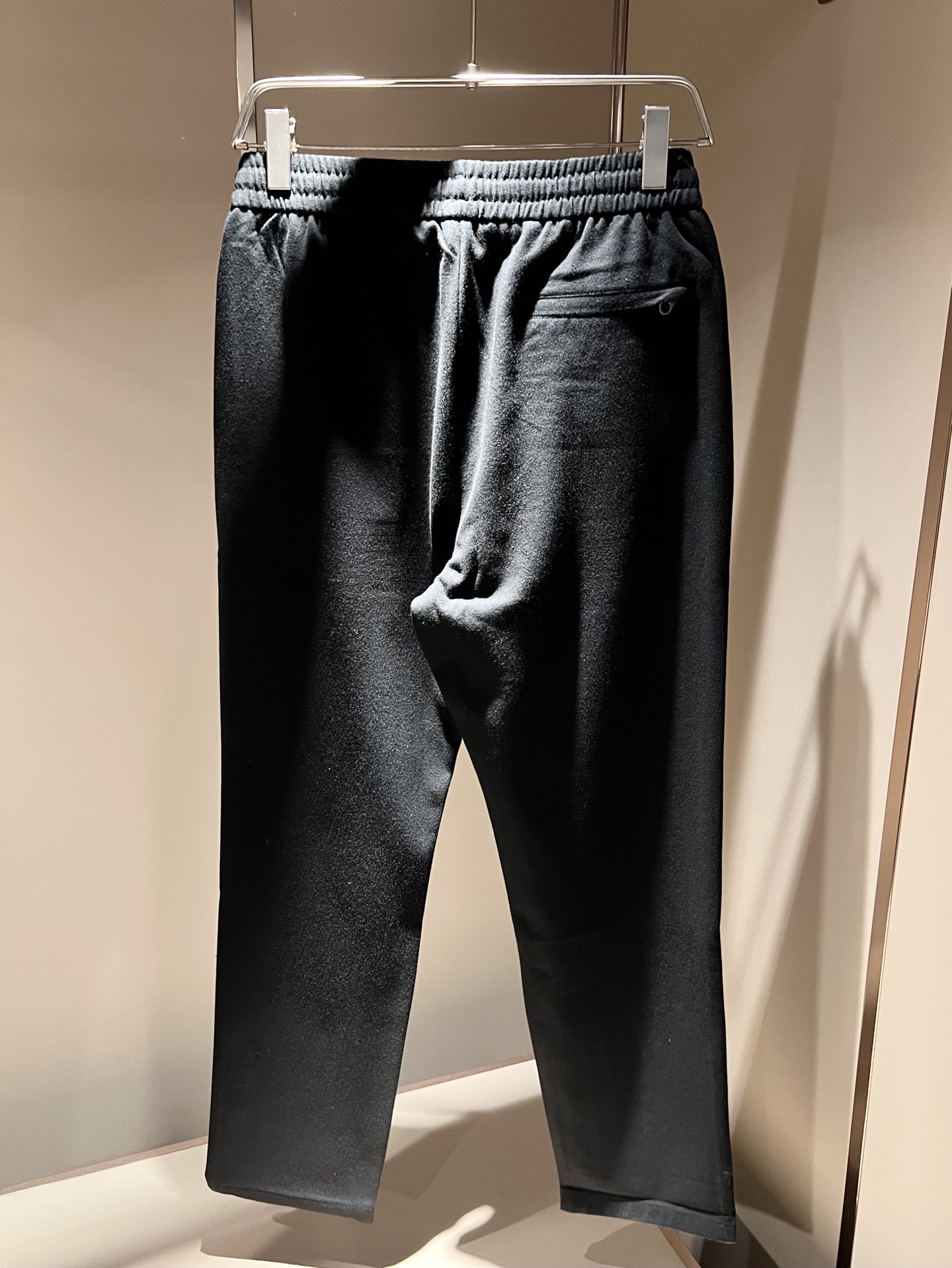 Loro Piana诺悠翩雅 2025秋冬新品男士休闲裤，最新的贸易订单全品相！！网红款！上身舒适透气，