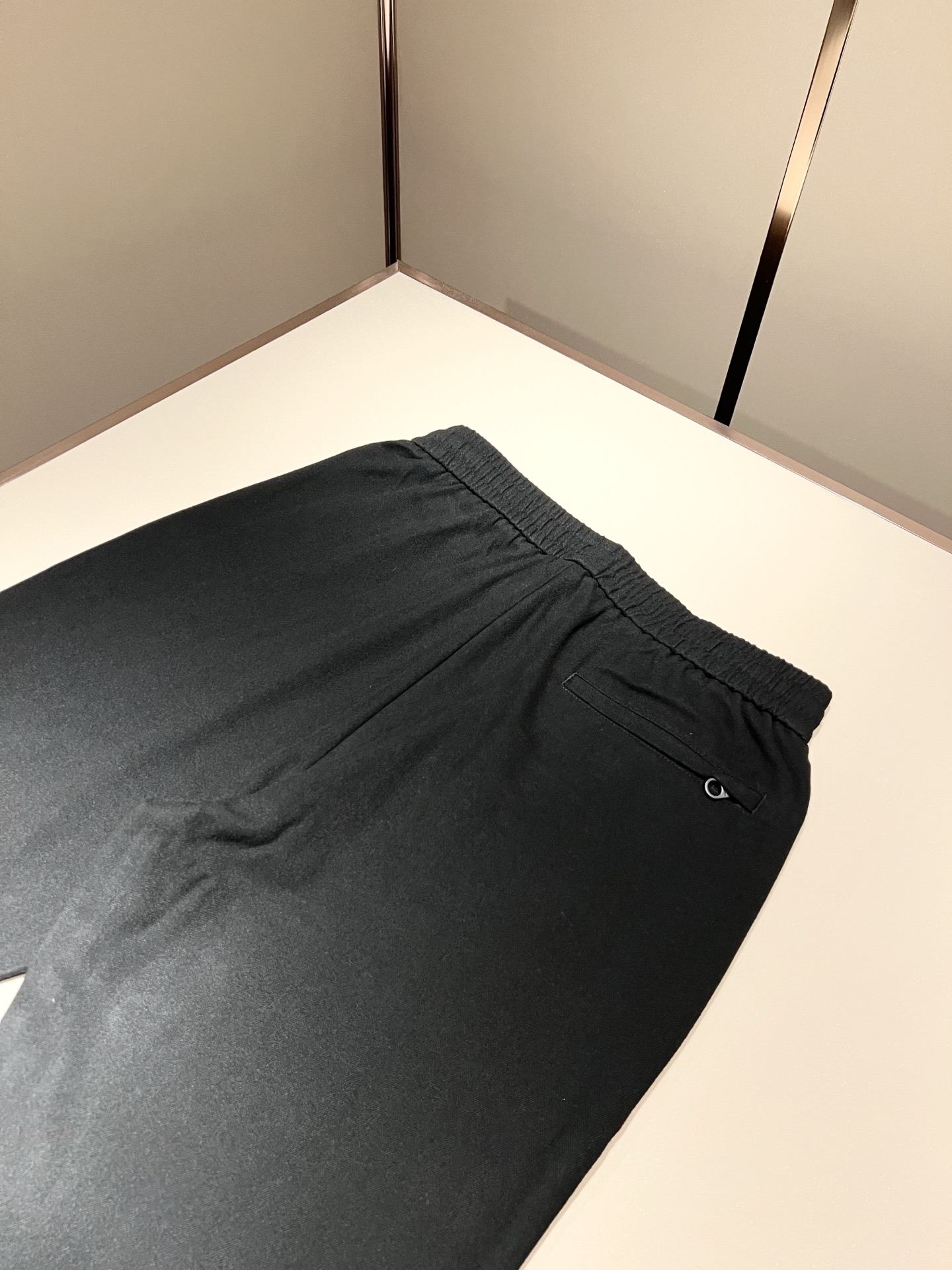 Loro Piana诺悠翩雅 2025秋冬新品男士休闲裤，最新的贸易订单全品相！！网红款！上身舒适透气，