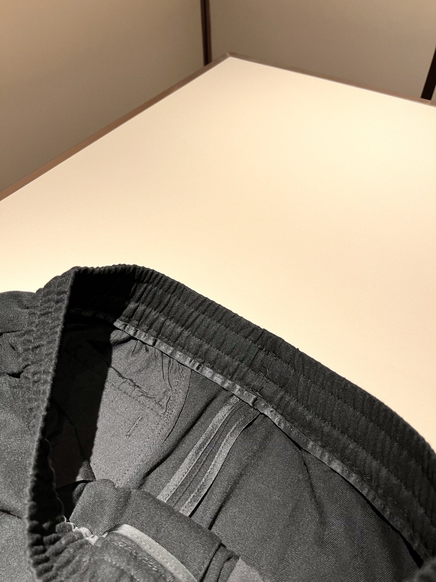 Loro Piana诺悠翩雅 2025秋冬新品男士休闲裤，最新的贸易订单全品相！！网红款！上身舒适透气，