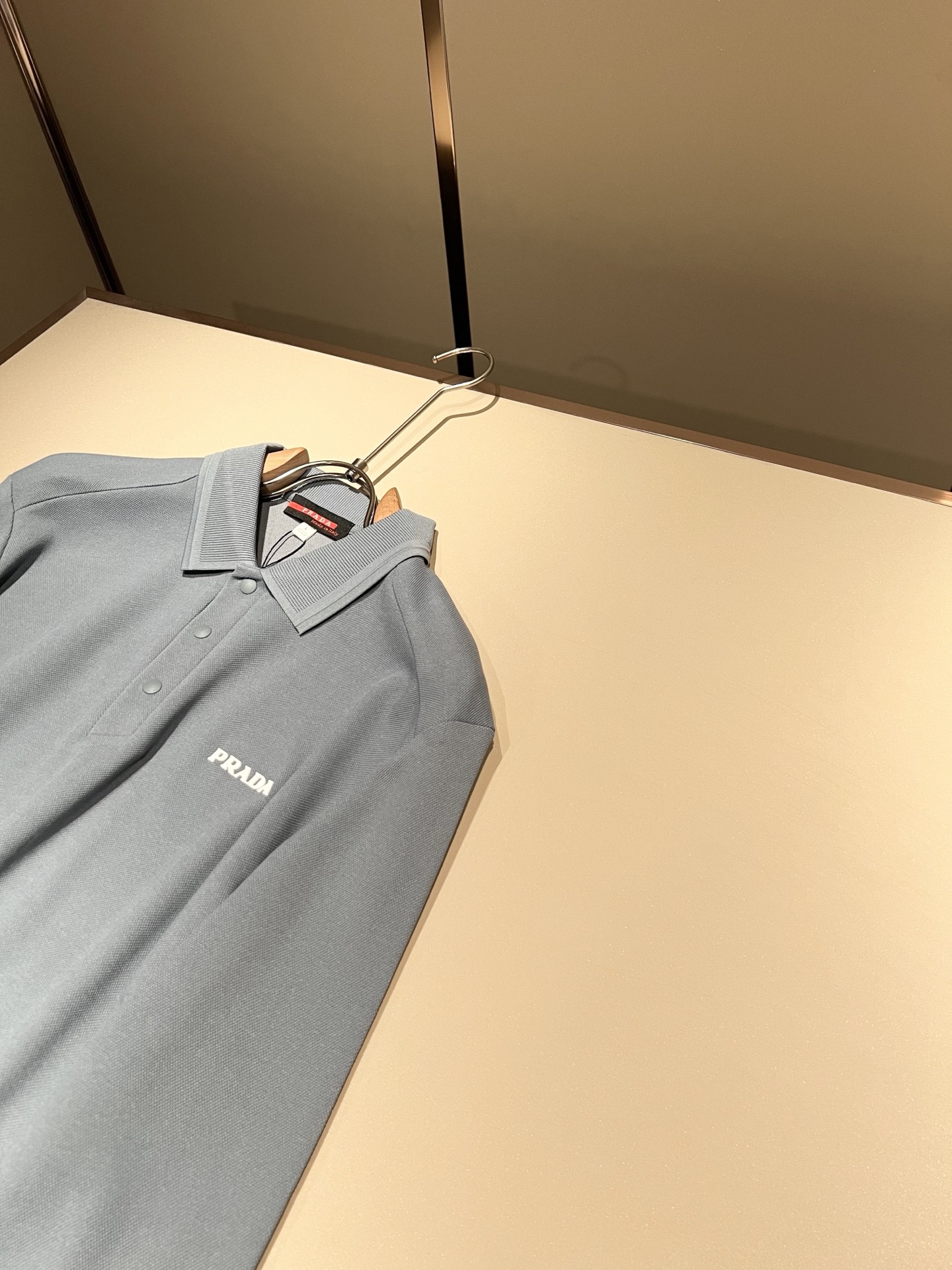 Prad*普*达 2025秋冬季新款经典元素Polo衫，经典大方的款式，可以穿十年都还是流行的那种，你一