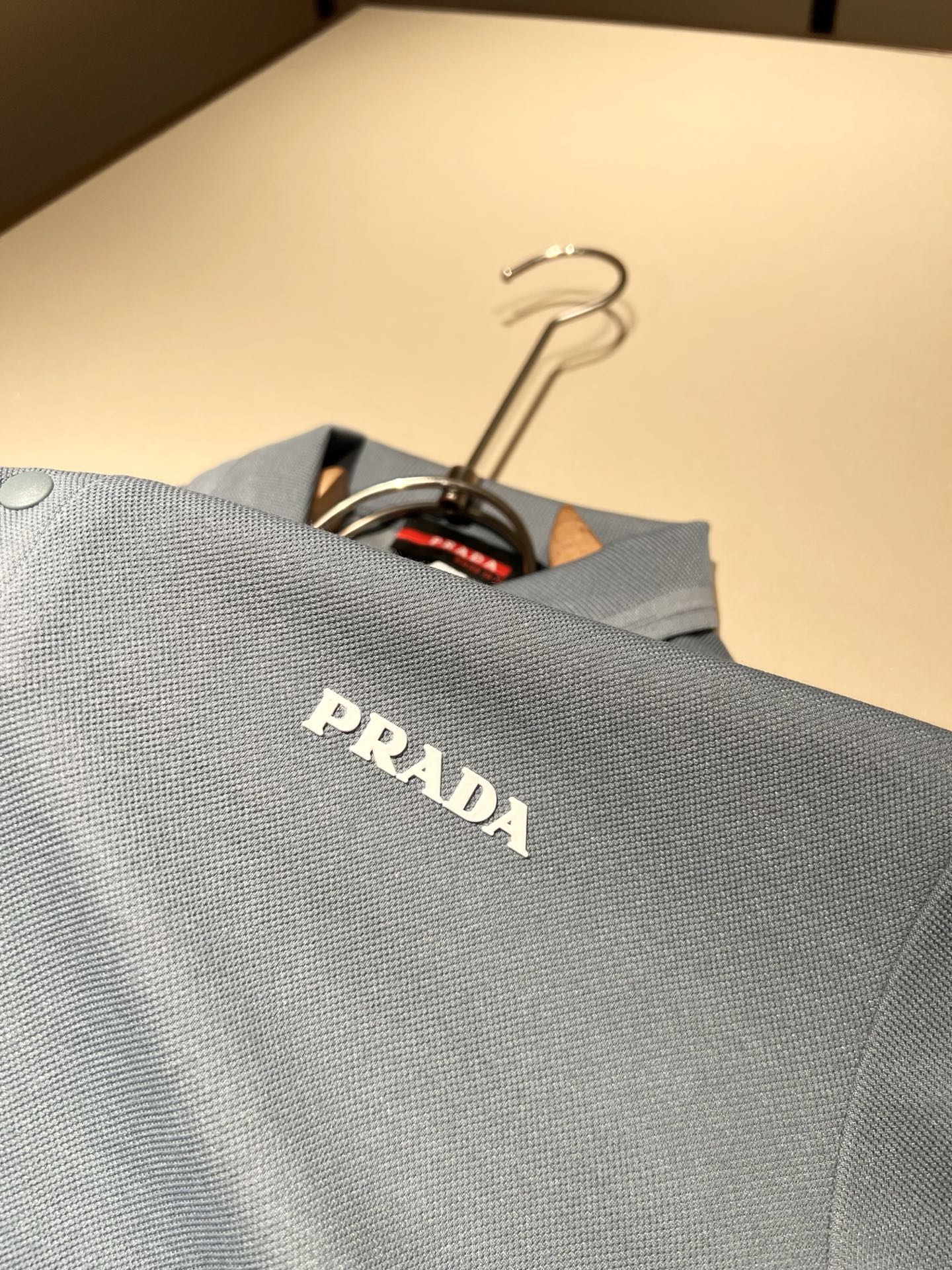 Prad*普*达 2025秋冬季新款经典元素Polo衫，经典大方的款式，可以穿十年都还是流行的那种，你一