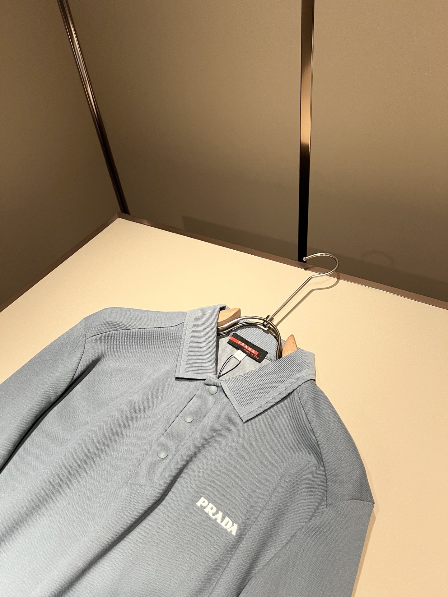 Prad*普*达 2025秋冬季新款经典元素Polo衫，经典大方的款式，可以穿十年都还是流行的那种，你一