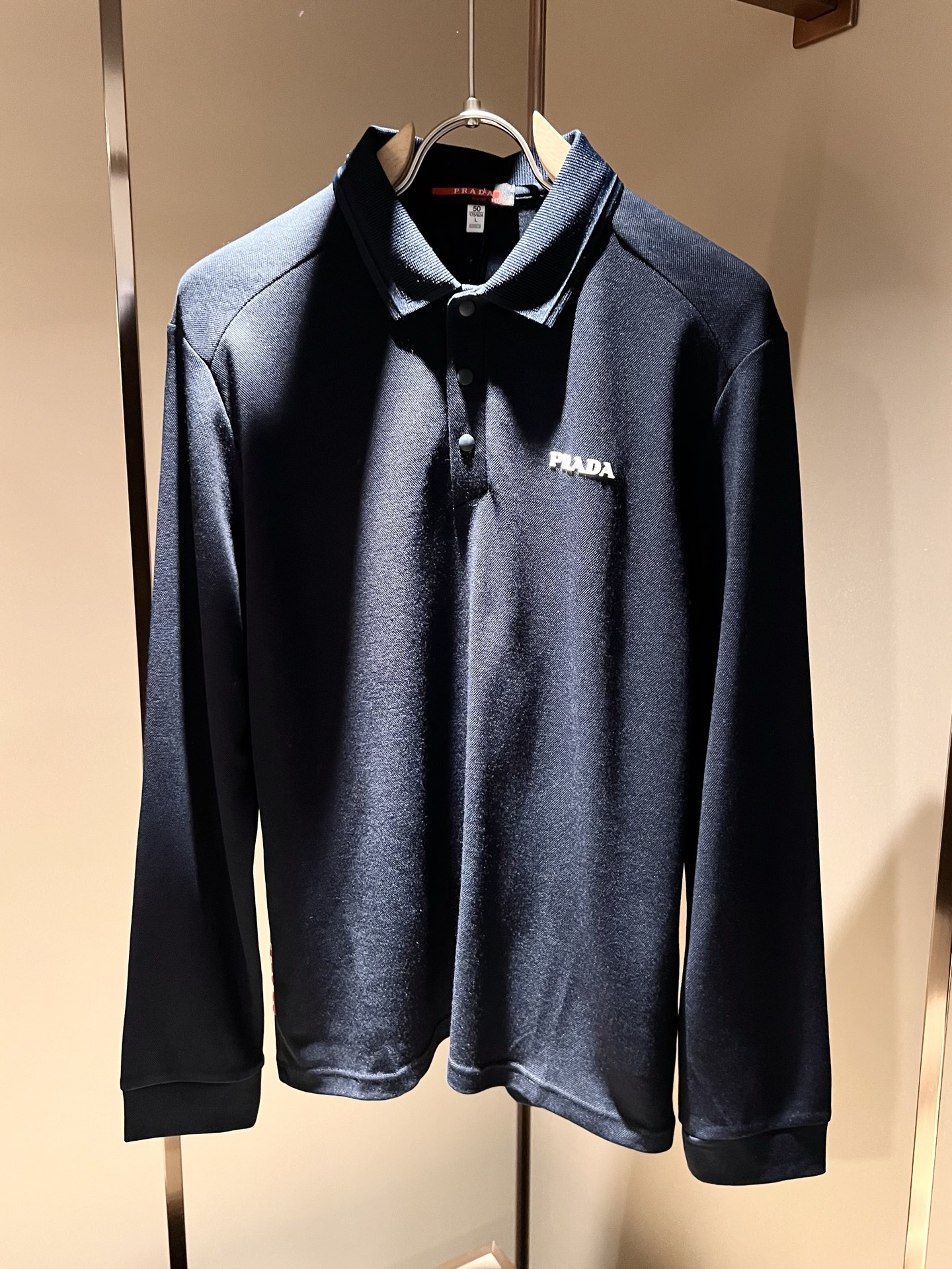 Prad*普*达 2025秋冬季新款经典元素Polo衫，经典大方的款式，可以穿十年都还是流行的那种，你一
