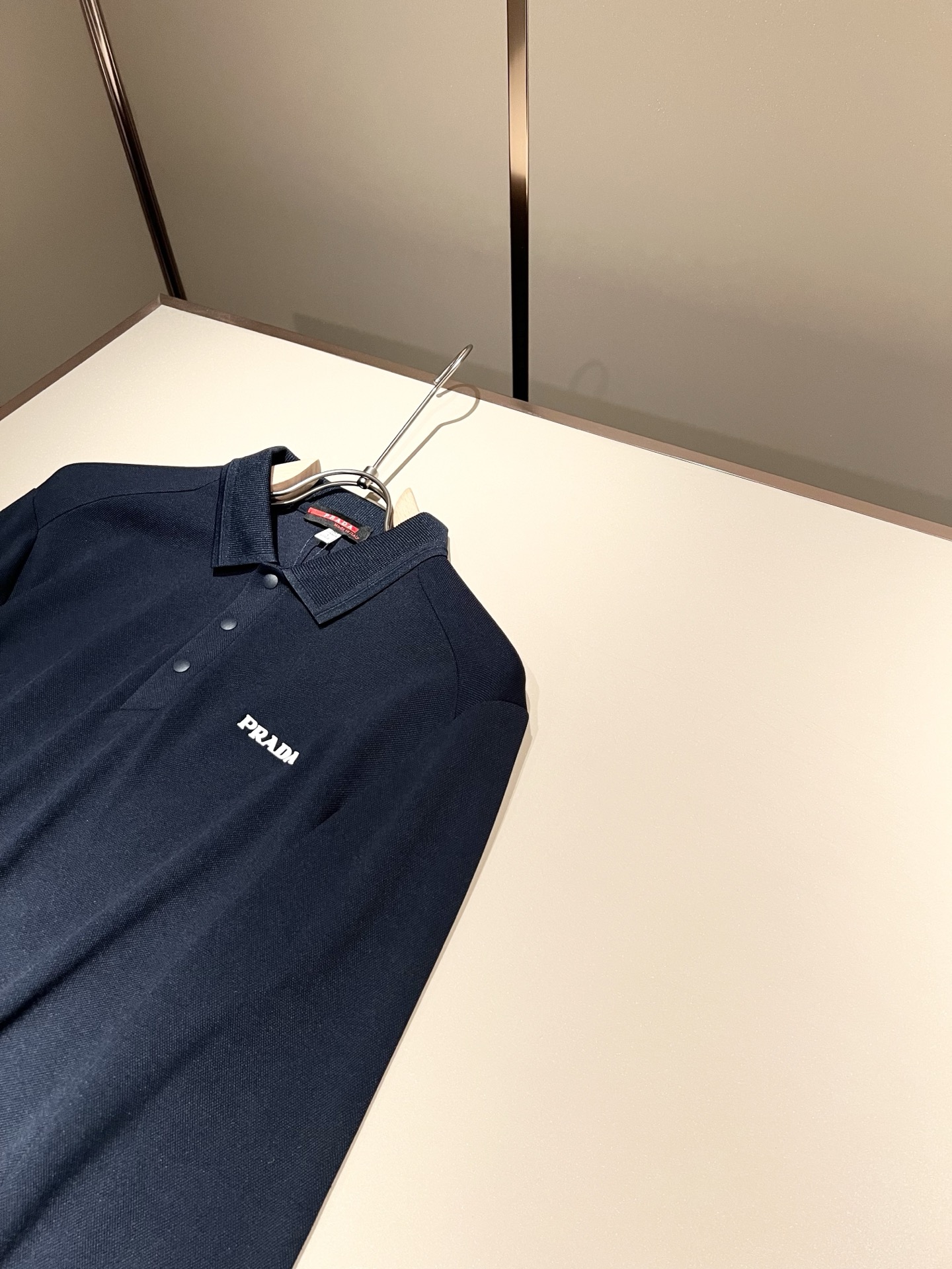 Prad*普*达 2025秋冬季新款经典元素Polo衫，经典大方的款式，可以穿十年都还是流行的那种，你一