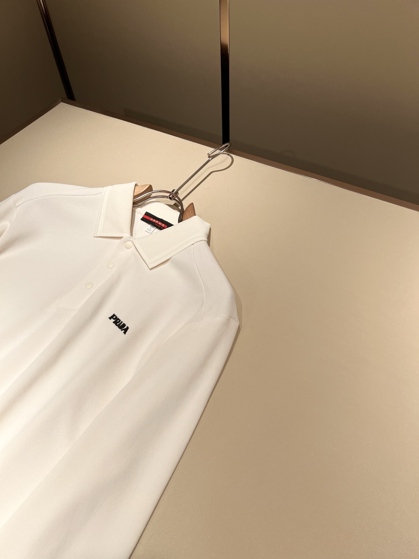 Prad*普*达 2025秋冬季新款经典元素Polo衫，经典大方的款式，可以穿十年都还是流行的那种，你一