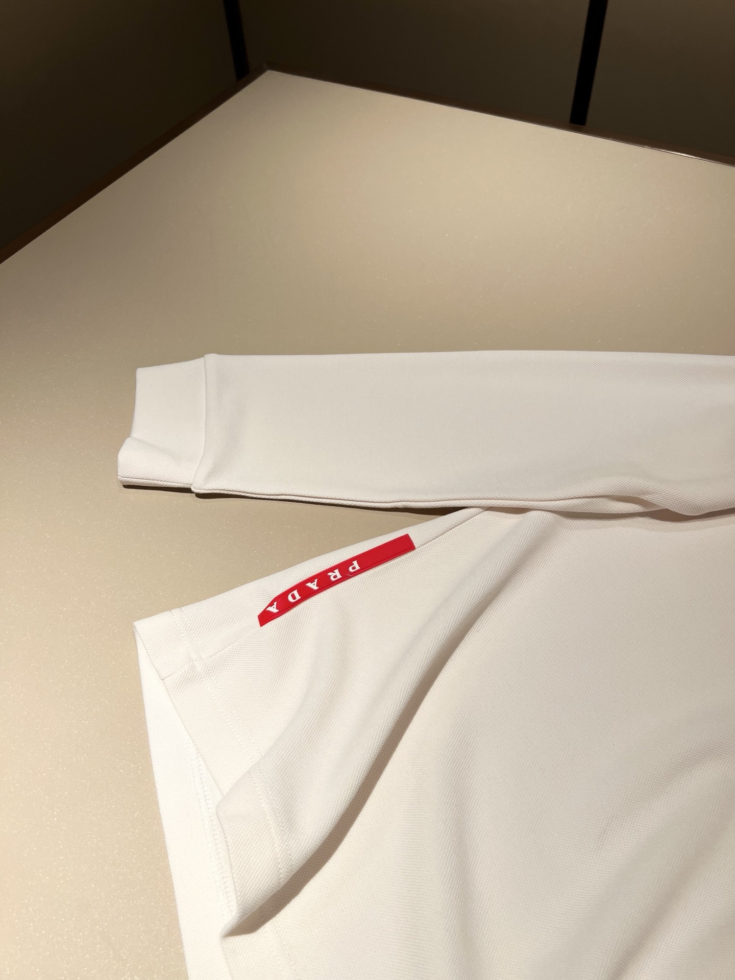 Prad*普*达 2025秋冬季新款经典元素Polo衫，经典大方的款式，可以穿十年都还是流行的那种，你一