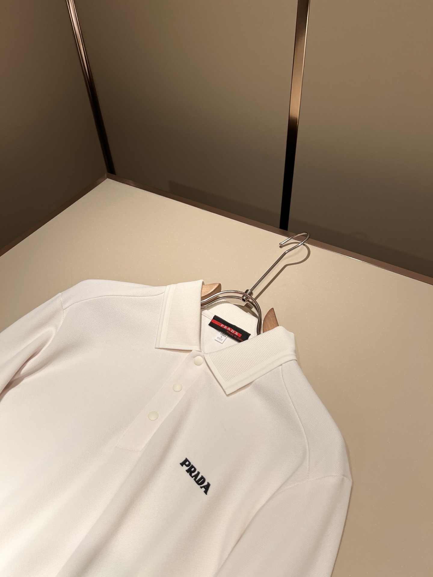 Prad*普*达 2025秋冬季新款经典元素Polo衫，经典大方的款式，可以穿十年都还是流行的那种，你一