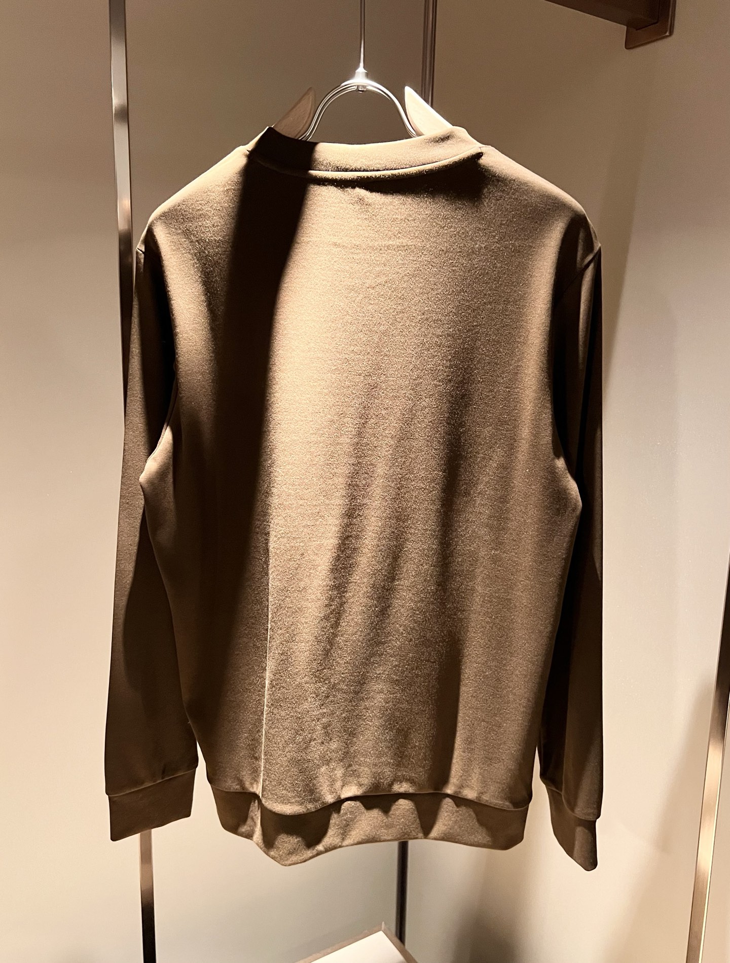 Bur*erry 巴*莉 2025秋冬新款男士长袖打底，品牌最新设计元素！既不单调也不复杂,恰到好处的展