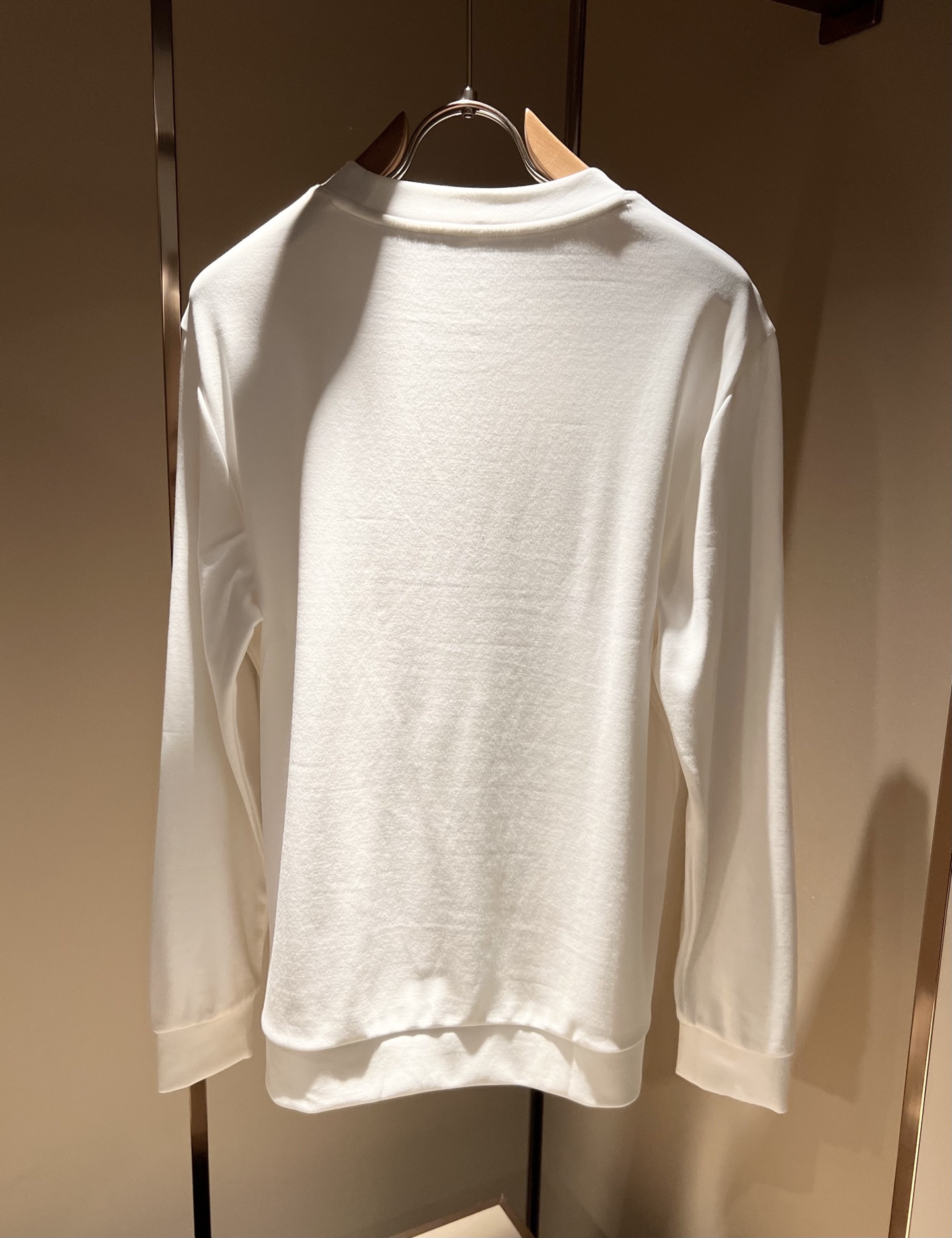 Bur*erry 巴*莉 2025秋冬新款男士长袖打底，品牌最新设计元素！既不单调也不复杂,恰到好处的展