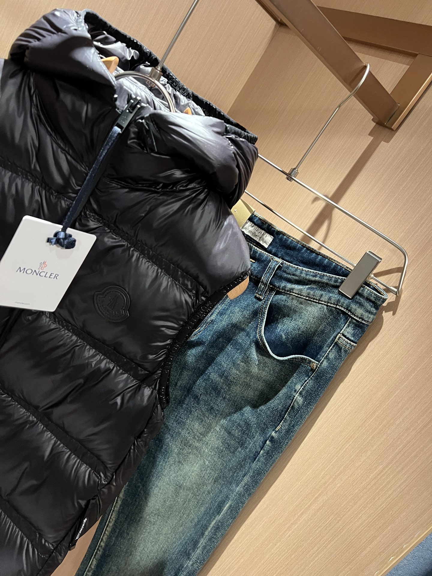 Mon*ler蒙口 2025秋冬新款男女同款👫羽绒马甲夹克 ！年度的压轴款登场...匠心技艺于一身的经典