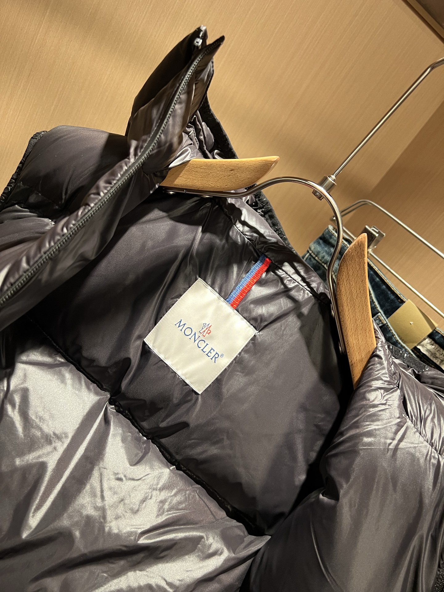 Mon*ler蒙口 2025秋冬新款男女同款👫羽绒马甲夹克 ！年度的压轴款登场...匠心技艺于一身的经典