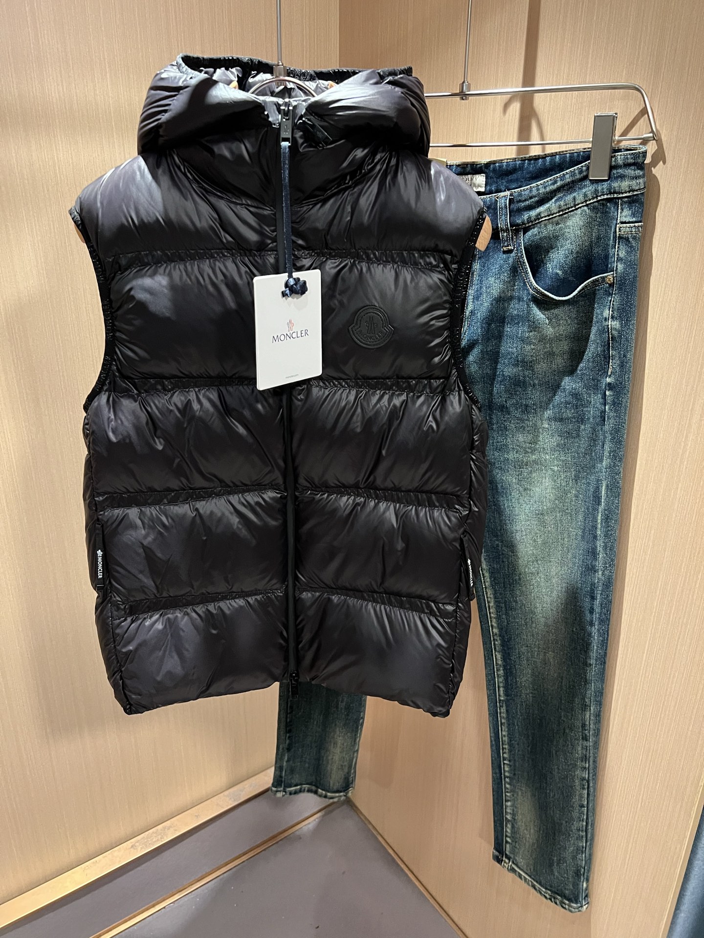 Mon*ler蒙口 2025秋冬新款男女同款👫羽绒马甲夹克 ！年度的压轴款登场...匠心技艺于一身的经典