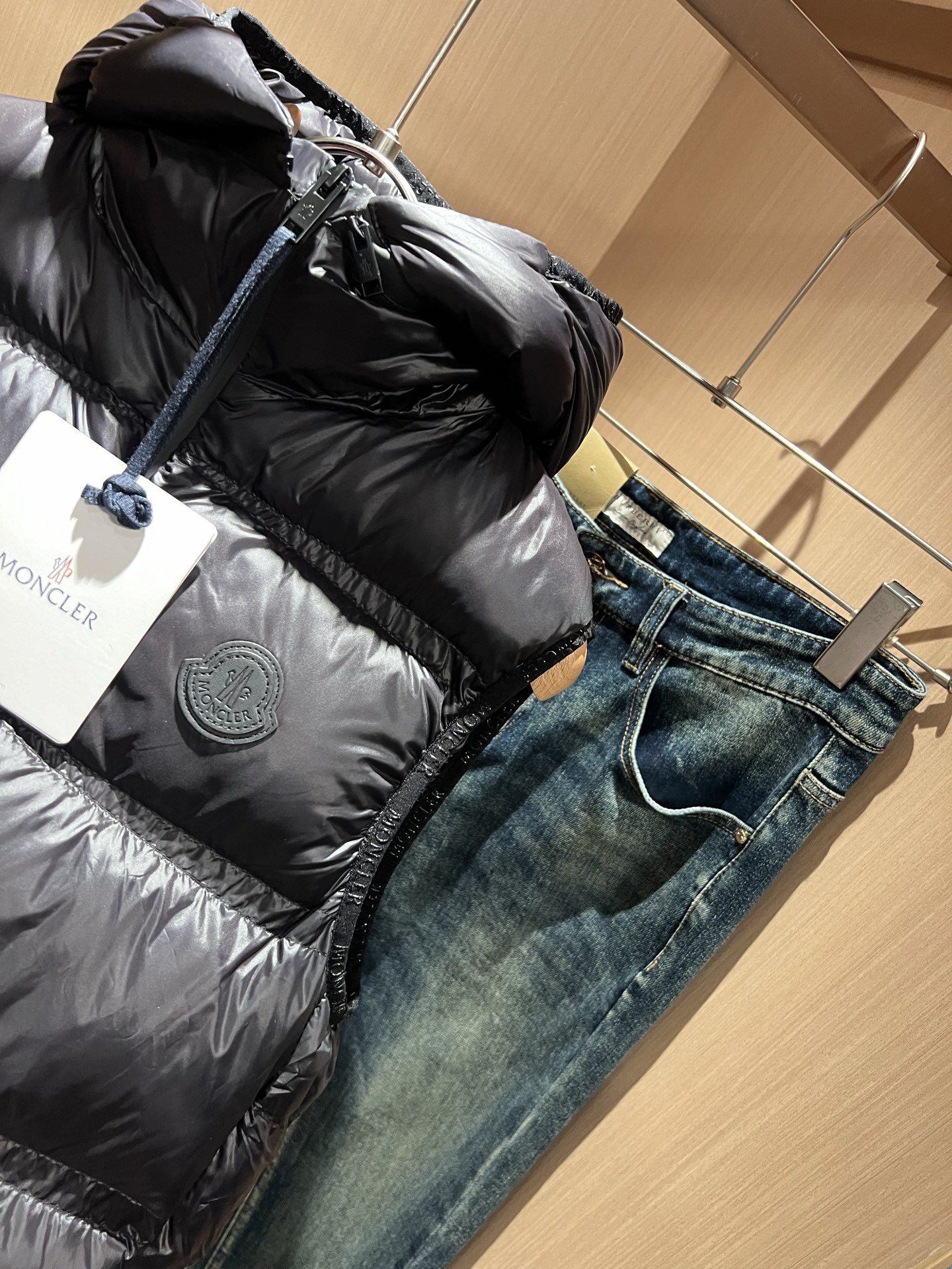 Mon*ler蒙口 2025秋冬新款男女同款👫羽绒马甲夹克 ！年度的压轴款登场...匠心技艺于一身的经典