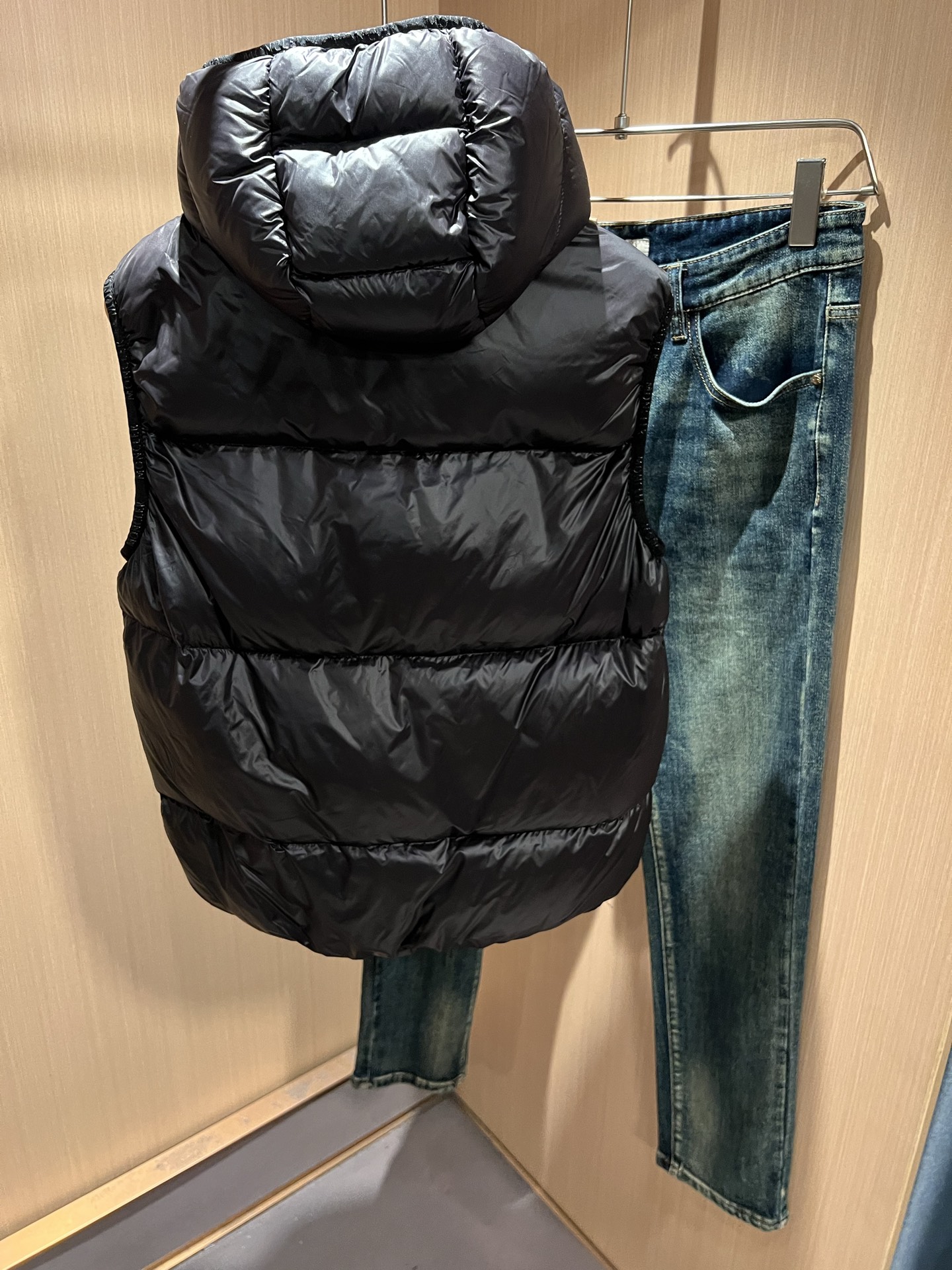 Mon*ler蒙口 2025秋冬新款男女同款👫羽绒马甲夹克 ！年度的压轴款登场...匠心技艺于一身的经典