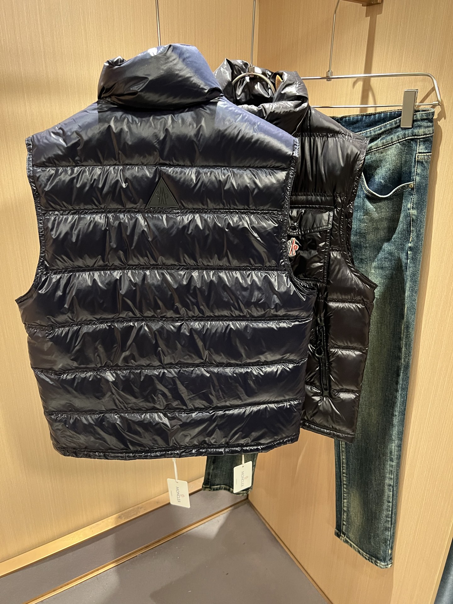 Mon*ler蒙口 2025秋冬新款男女同款👫羽绒马甲夹克 ！年度的压轴款登场...匠心技艺于一身的经典