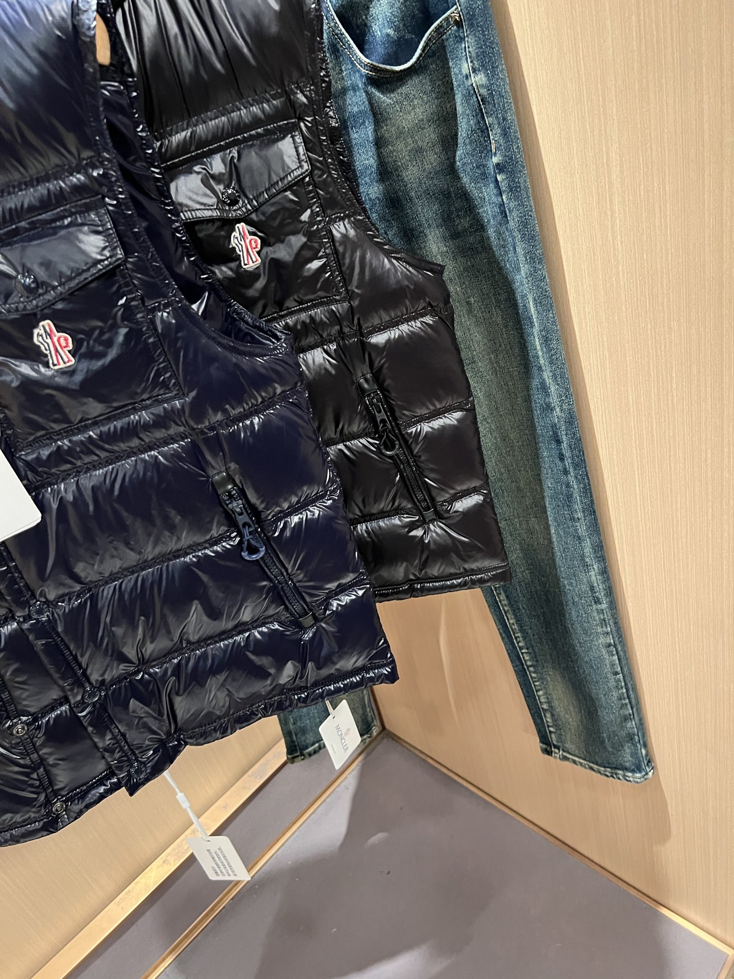 Mon*ler蒙口 2025秋冬新款男女同款👫羽绒马甲夹克 ！年度的压轴款登场...匠心技艺于一身的经典