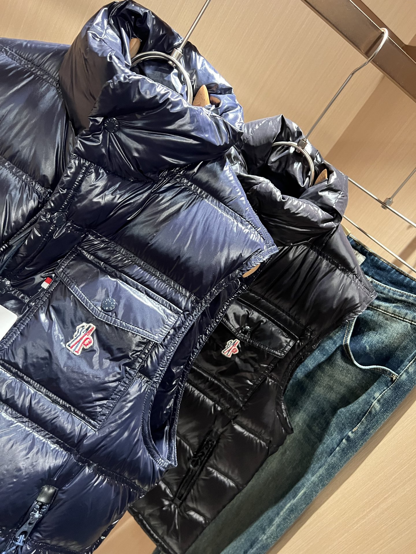 Mon*ler蒙口 2025秋冬新款男女同款👫羽绒马甲夹克 ！年度的压轴款登场...匠心技艺于一身的经典