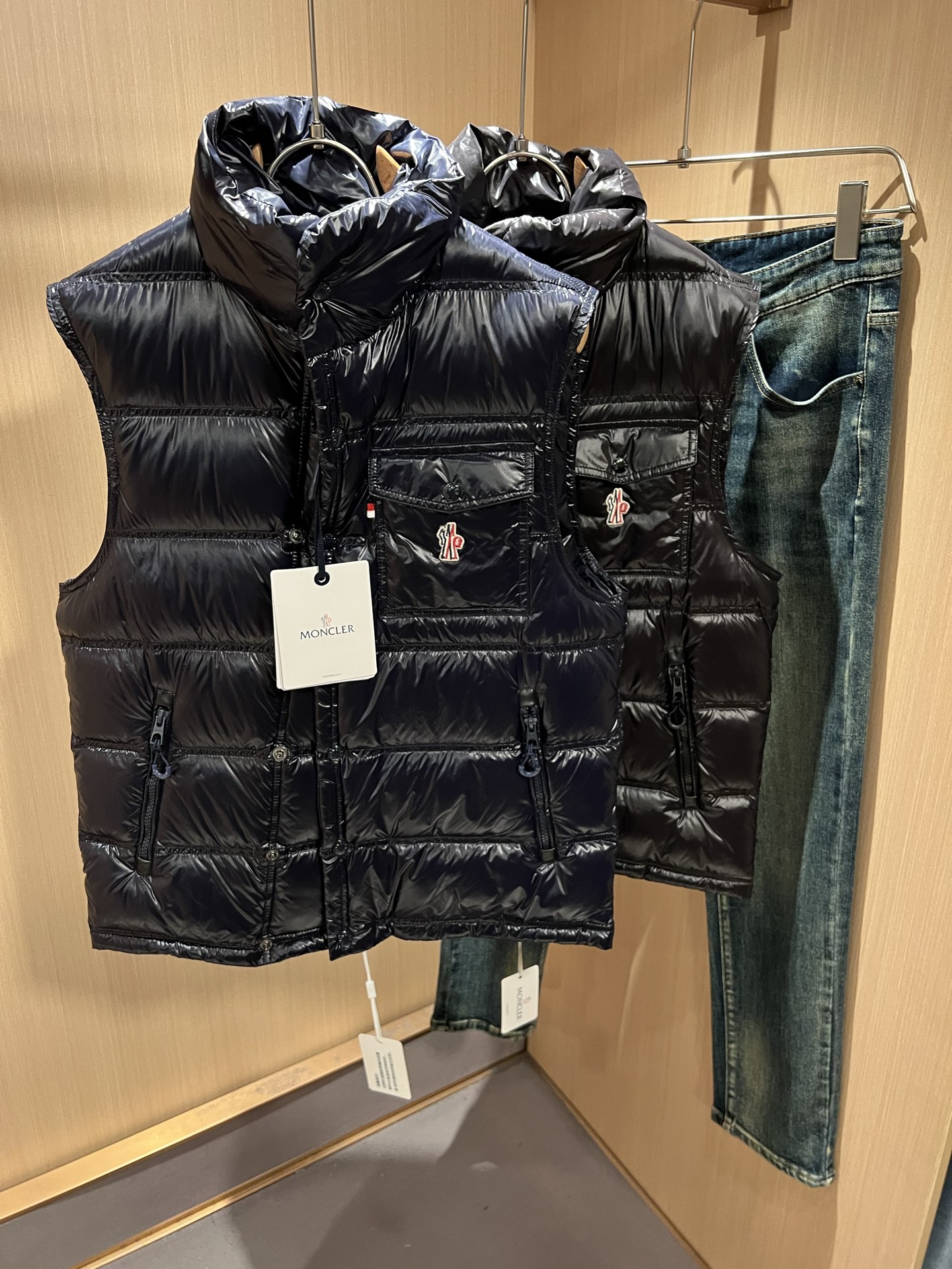 Mon*ler蒙口 2025秋冬新款男女同款👫羽绒马甲夹克 ！年度的压轴款登场...匠心技艺于一身的经典