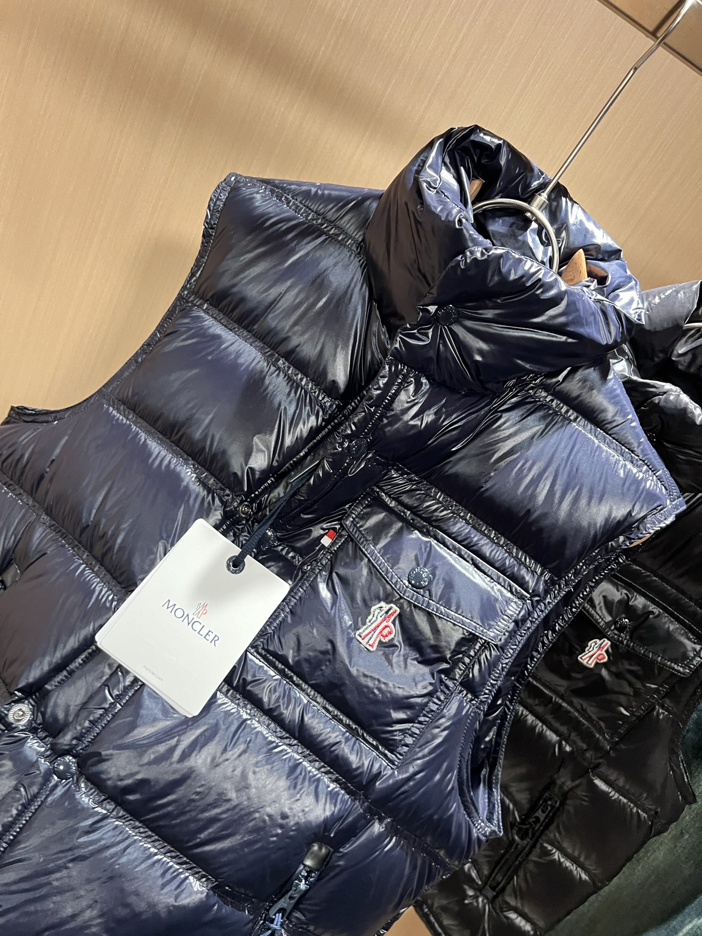 Mon*ler蒙口 2025秋冬新款男女同款👫羽绒马甲夹克 ！年度的压轴款登场...匠心技艺于一身的经典