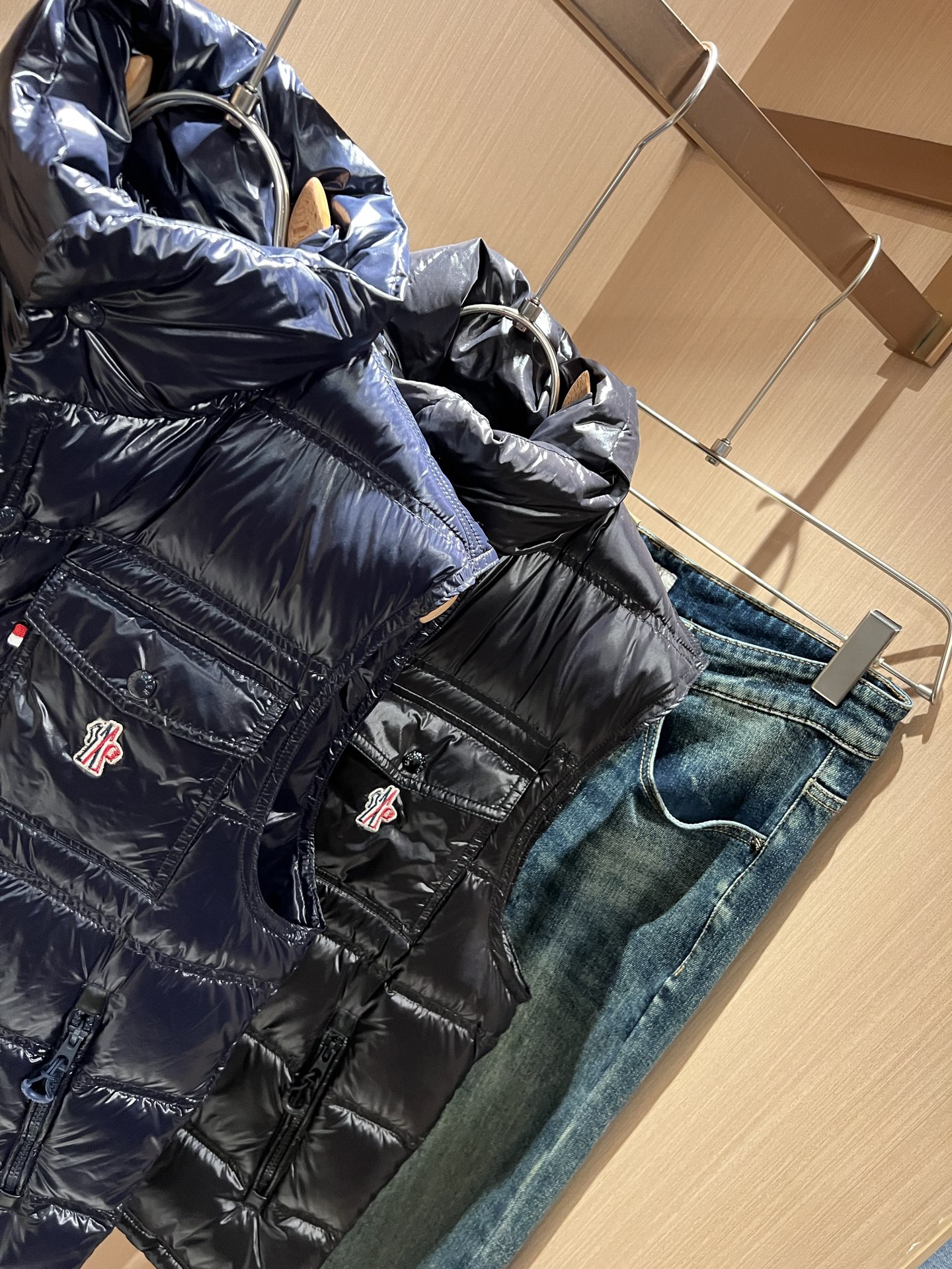 Mon*ler蒙口 2025秋冬新款男女同款👫羽绒马甲夹克 ！年度的压轴款登场...匠心技艺于一身的经典