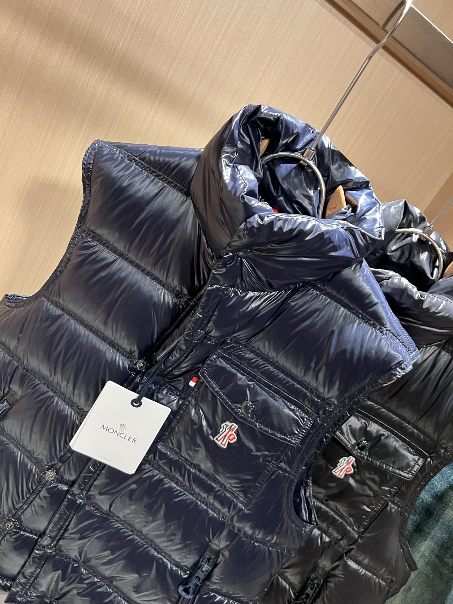 Mon*ler蒙口 2025秋冬新款男女同款👫羽绒马甲夹克 ！年度的压轴款登场...匠心技艺于一身的经典