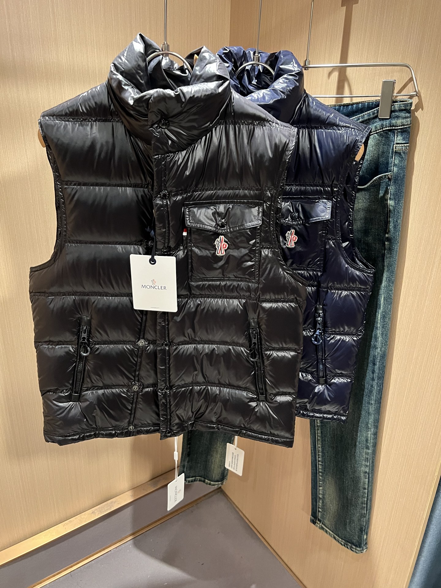 Mon*ler蒙口 2025秋冬新款男女同款👫羽绒马甲夹克 ！年度的压轴款登场...匠心技艺于一身的经典