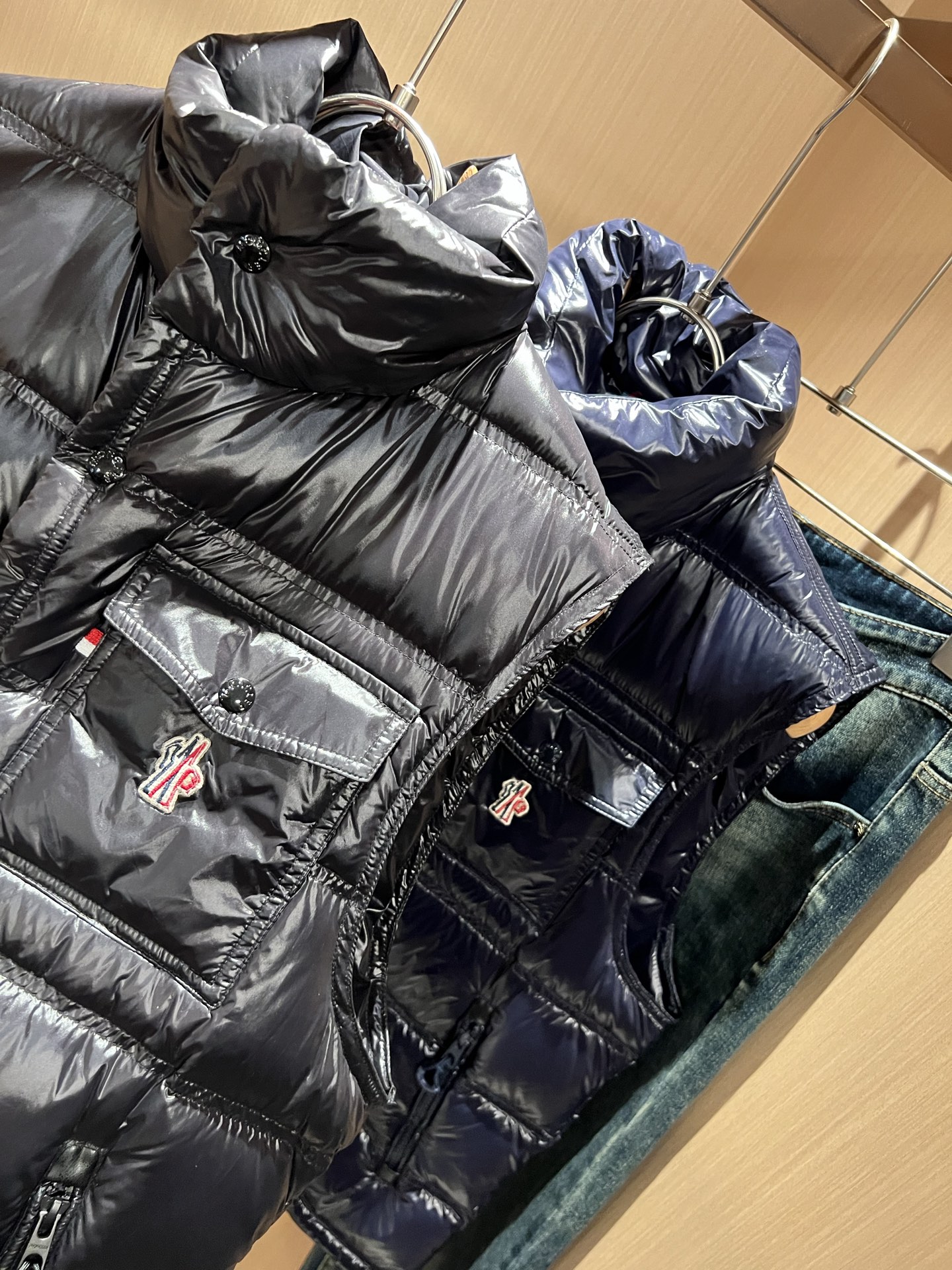 Mon*ler蒙口 2025秋冬新款男女同款👫羽绒马甲夹克 ！年度的压轴款登场...匠心技艺于一身的经典