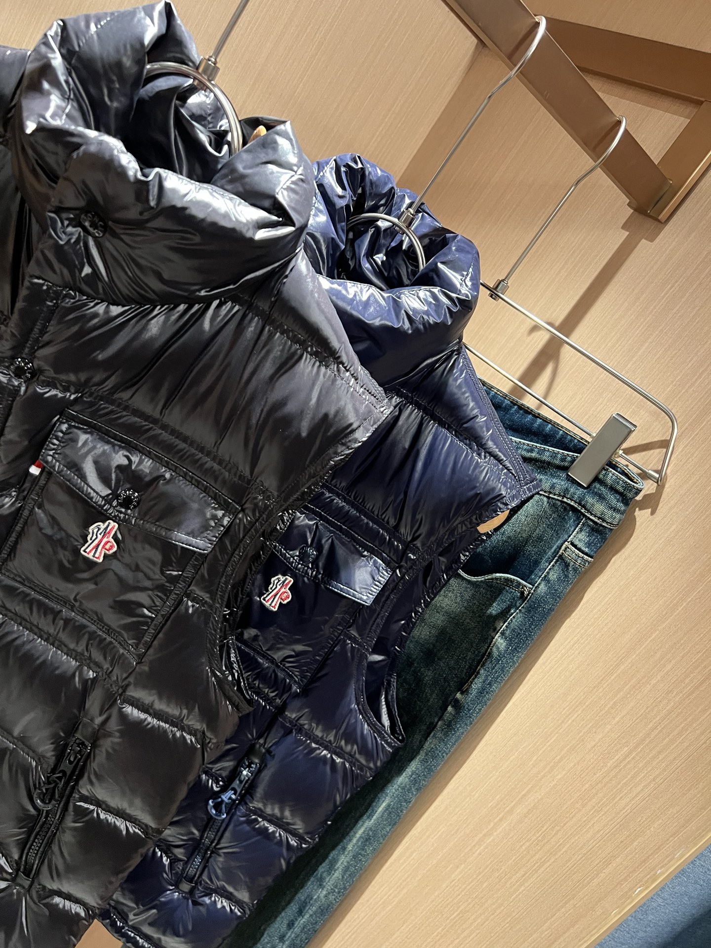 Mon*ler蒙口 2025秋冬新款男女同款👫羽绒马甲夹克 ！年度的压轴款登场...匠心技艺于一身的经典