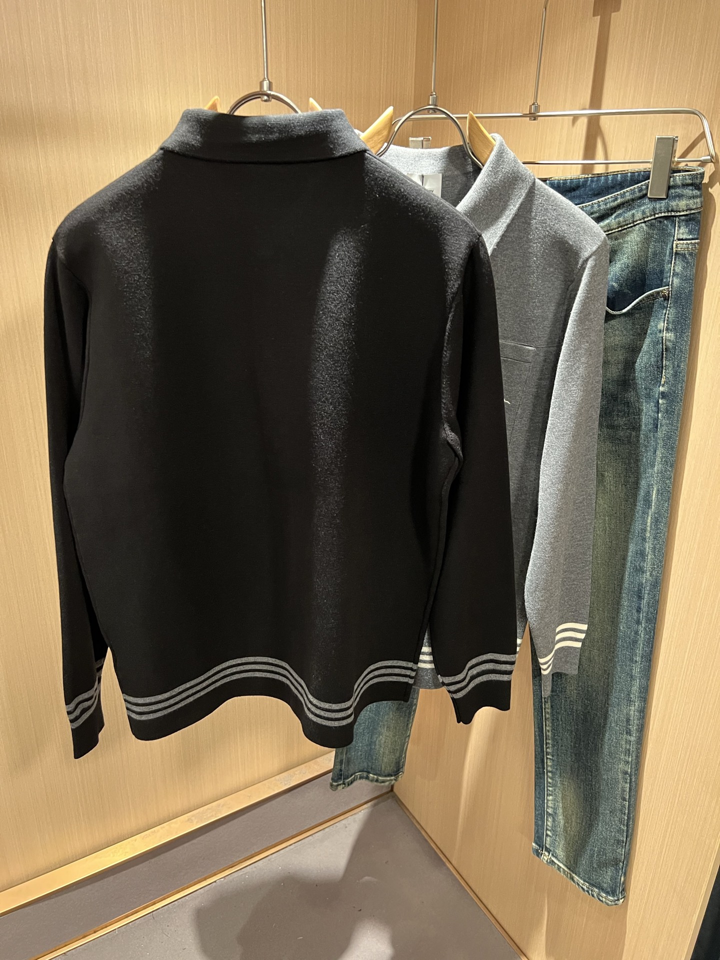 Bur*erry 巴*莉 2025秋冬新款长袖款针织羊毛开衫，品牌经典设计元素！既不单调也不复杂,恰到好