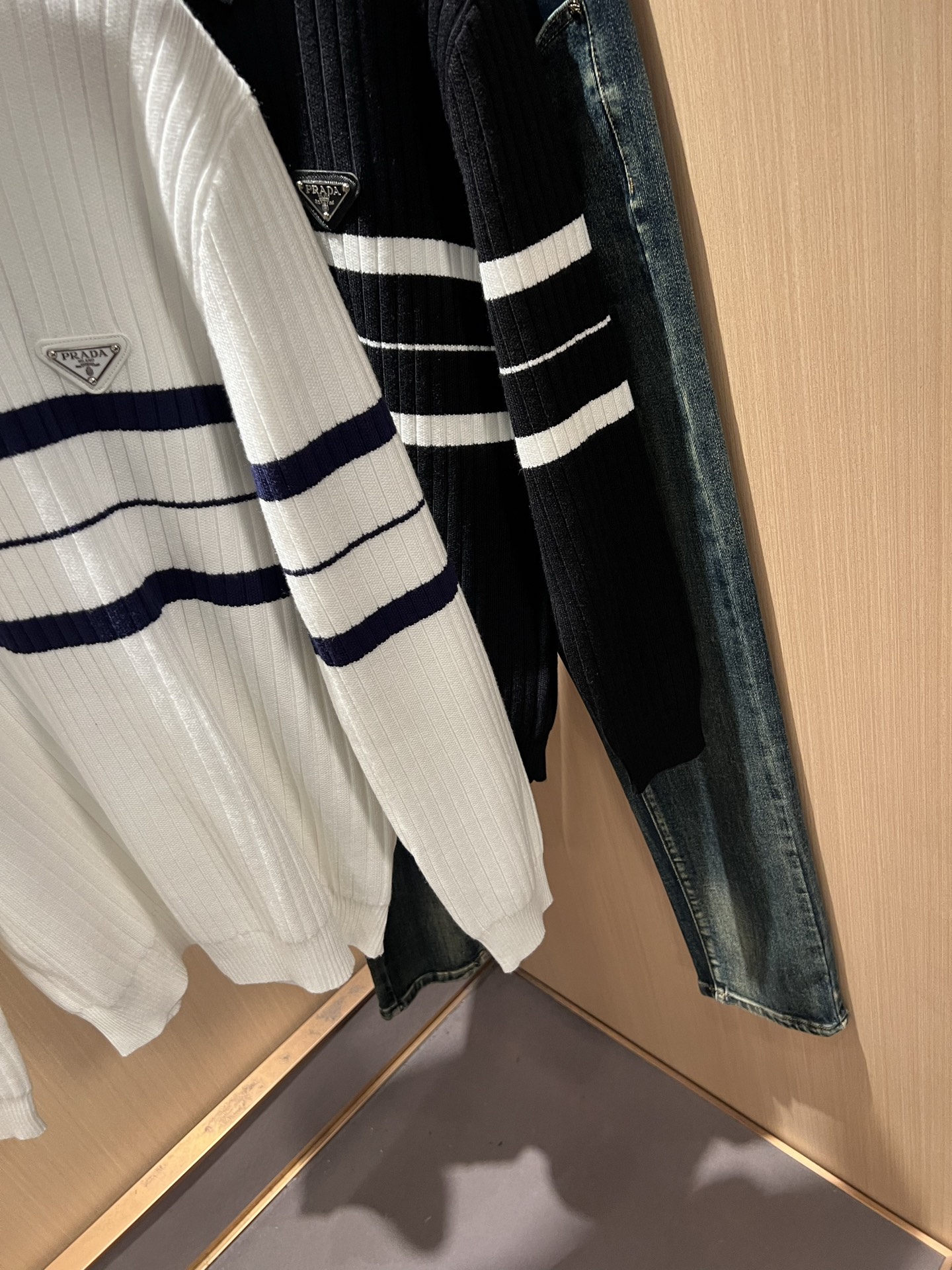 PRAD*A普*达2025秋冬新款男士针织羊毛衫，最新款全网独家首上！！~既经典有时尚百搭，谁不爱啊，将